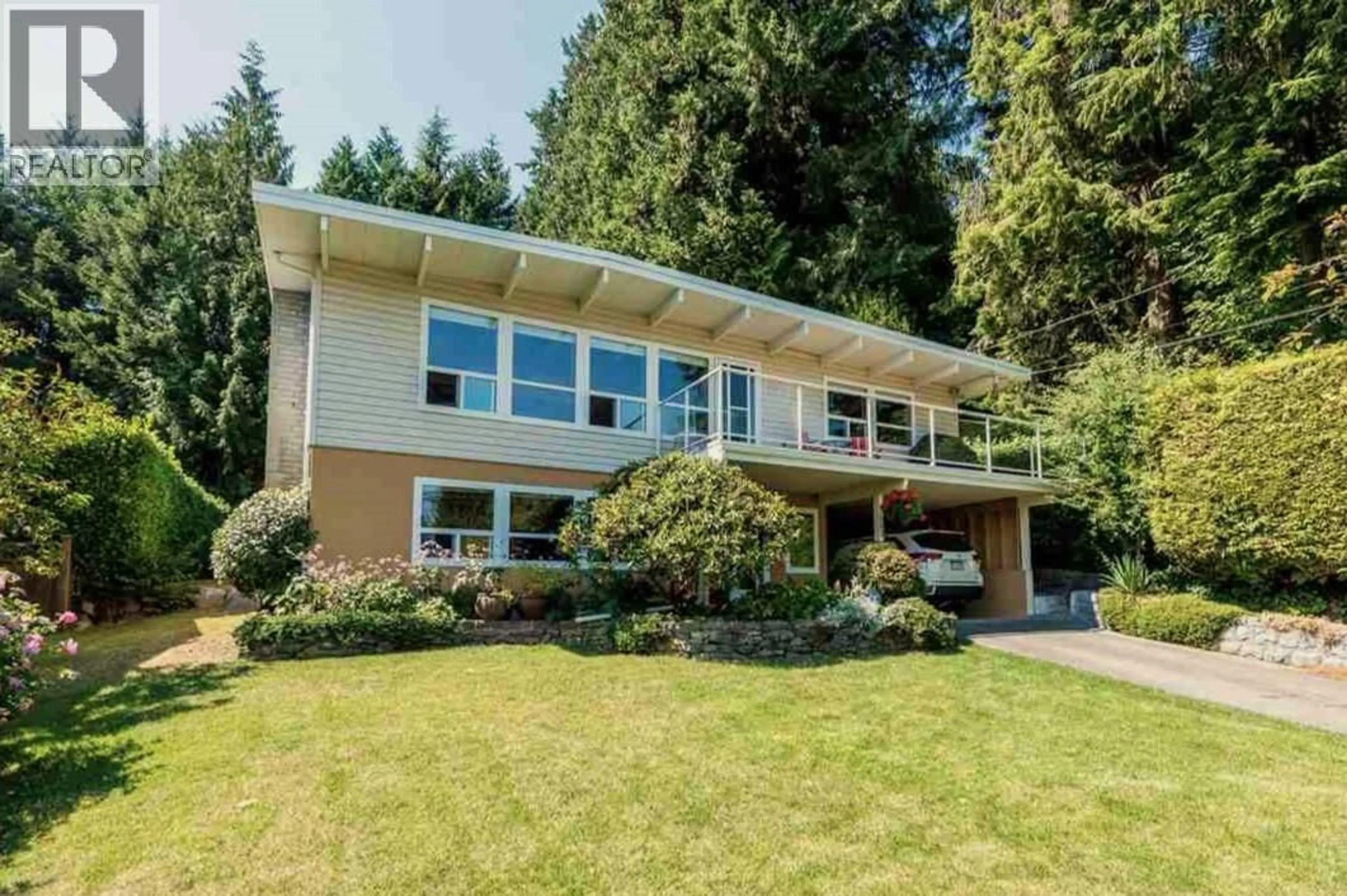 Home with vinyl exterior material, unknown for 3063 ROYAL AVENUE, North Vancouver British Columbia V7K1Y6