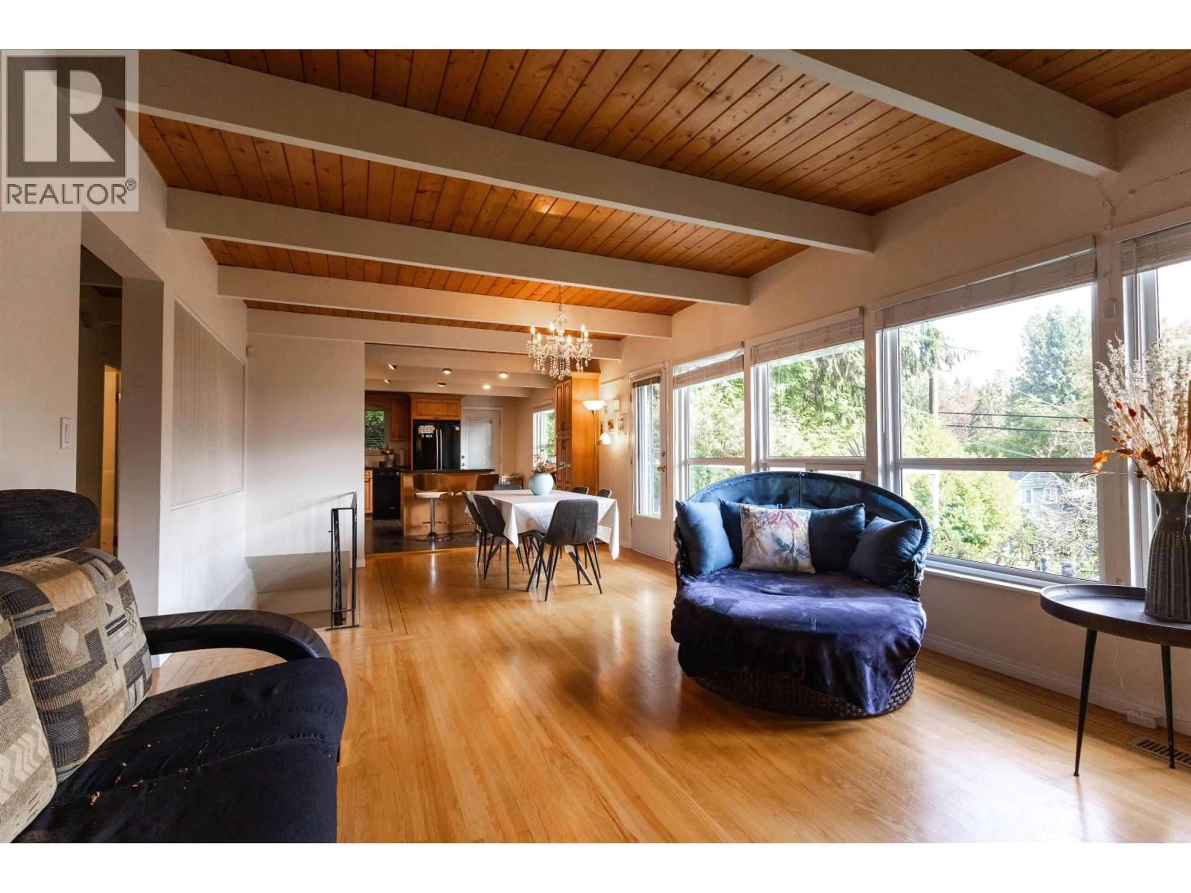Living room with furniture, wood/laminate floor for 3063 ROYAL AVENUE, North Vancouver British Columbia V7K1Y6
