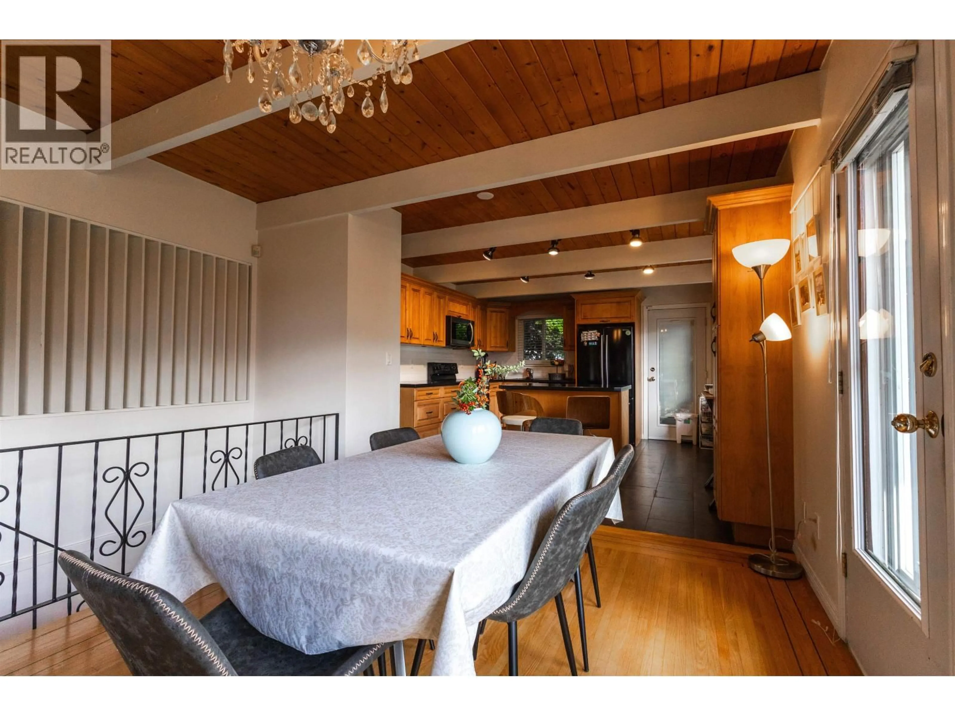 Dining room, wood/laminate floor for 3063 ROYAL AVENUE, North Vancouver British Columbia V7K1Y6