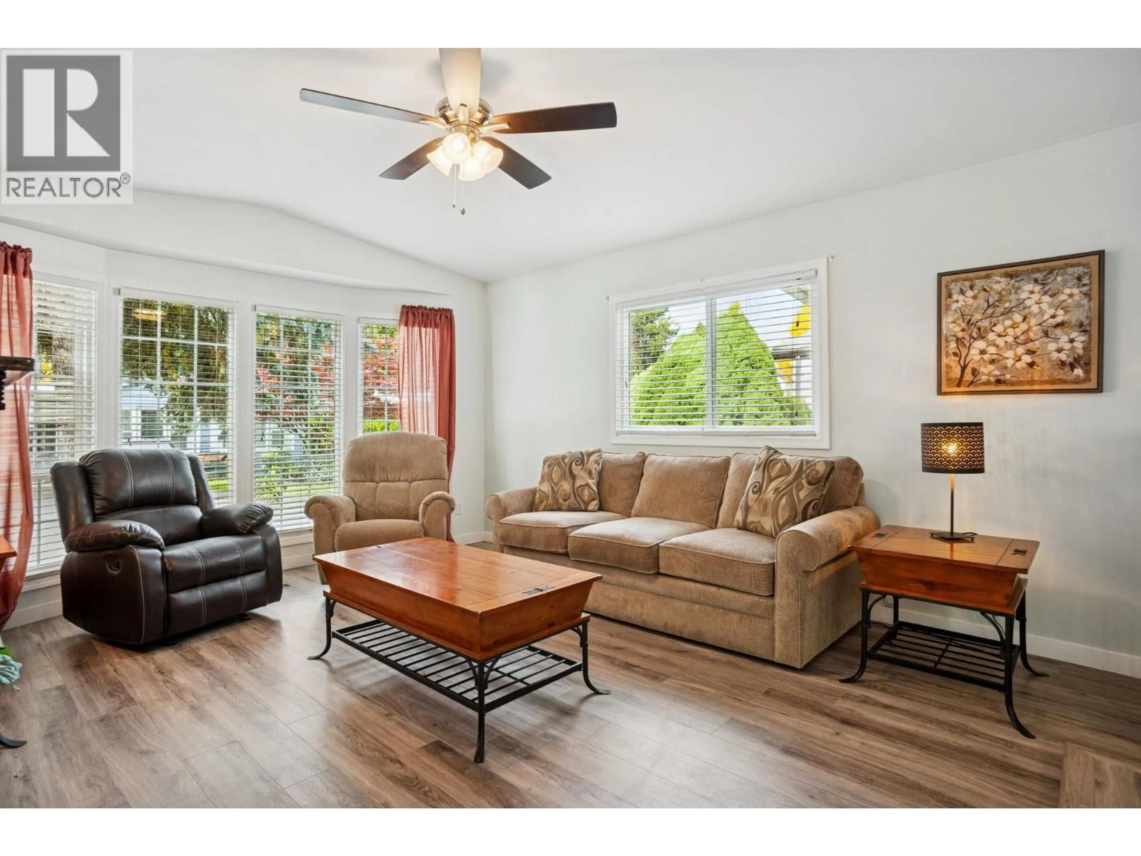 Living room with furniture, wood/laminate floor for 47 - 145 KING EDWARD STREET, Coquitlam British Columbia V3K6L4