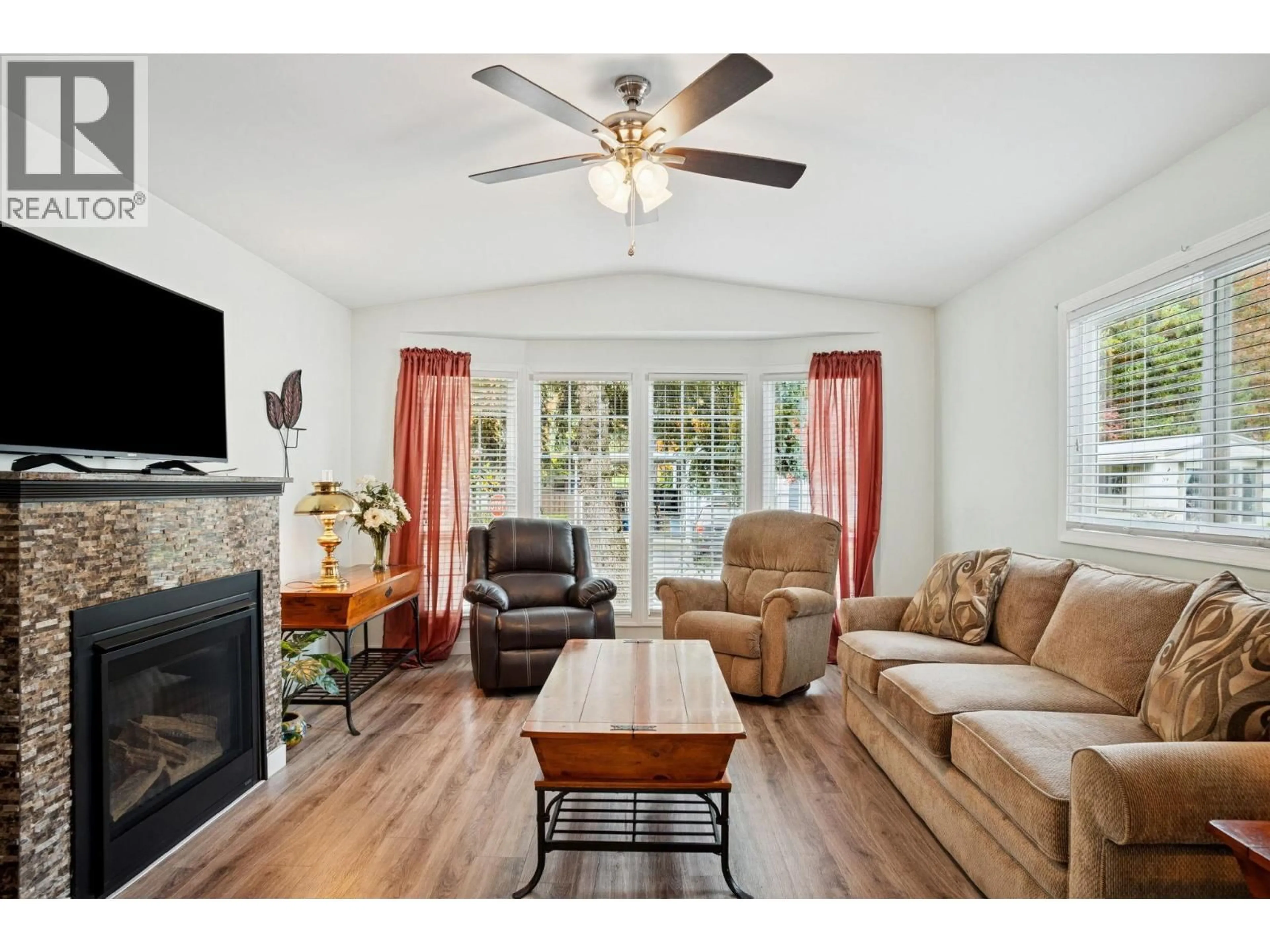 Living room with furniture, wood/laminate floor for 47 - 145 KING EDWARD STREET, Coquitlam British Columbia V3K6L4