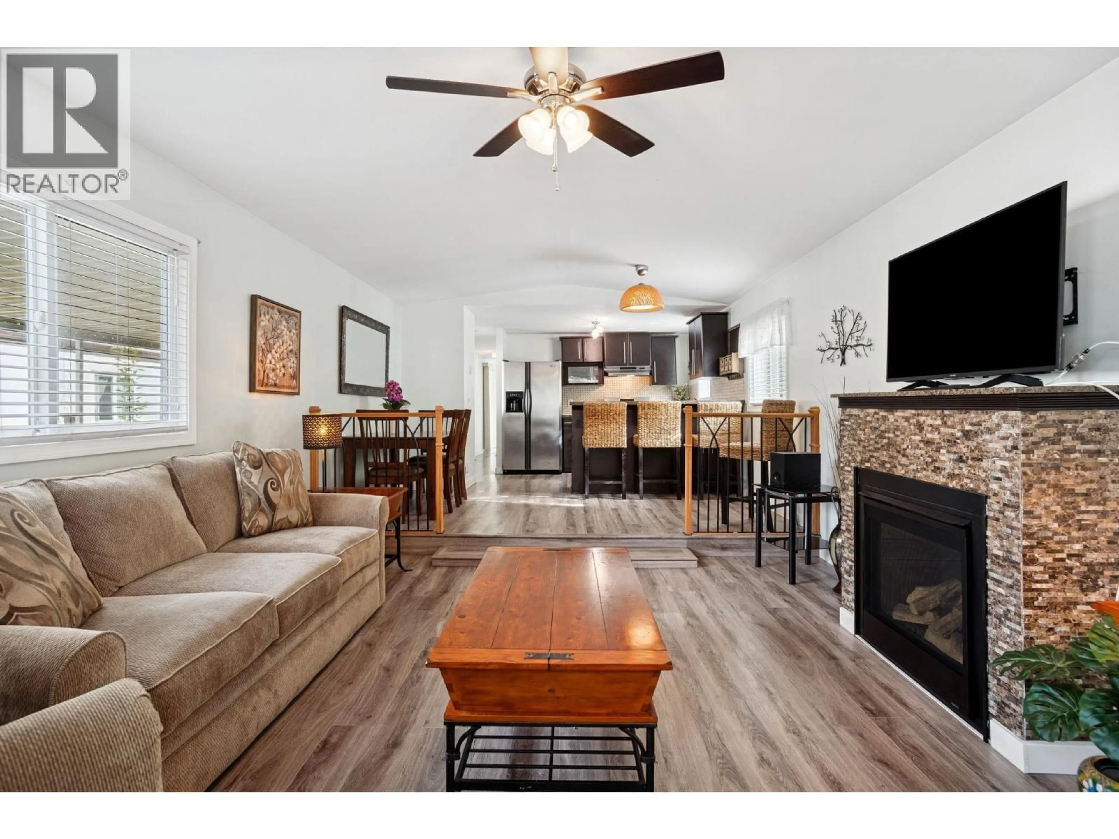 Living room with furniture, wood/laminate floor for 47 - 145 KING EDWARD STREET, Coquitlam British Columbia V3K6L4