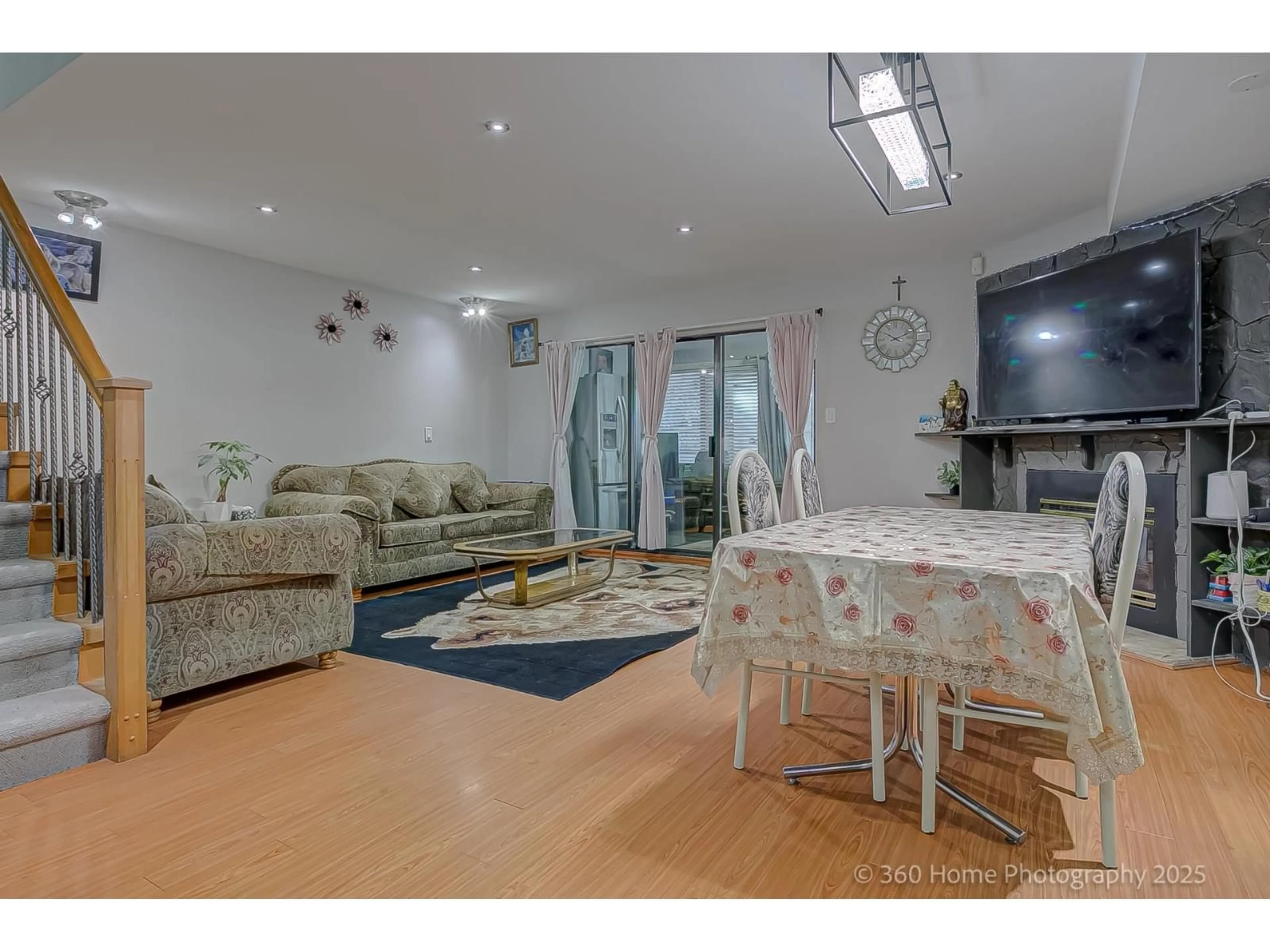 Living room with furniture, unknown for 35 - 7533 140, Surrey British Columbia V3W5J9