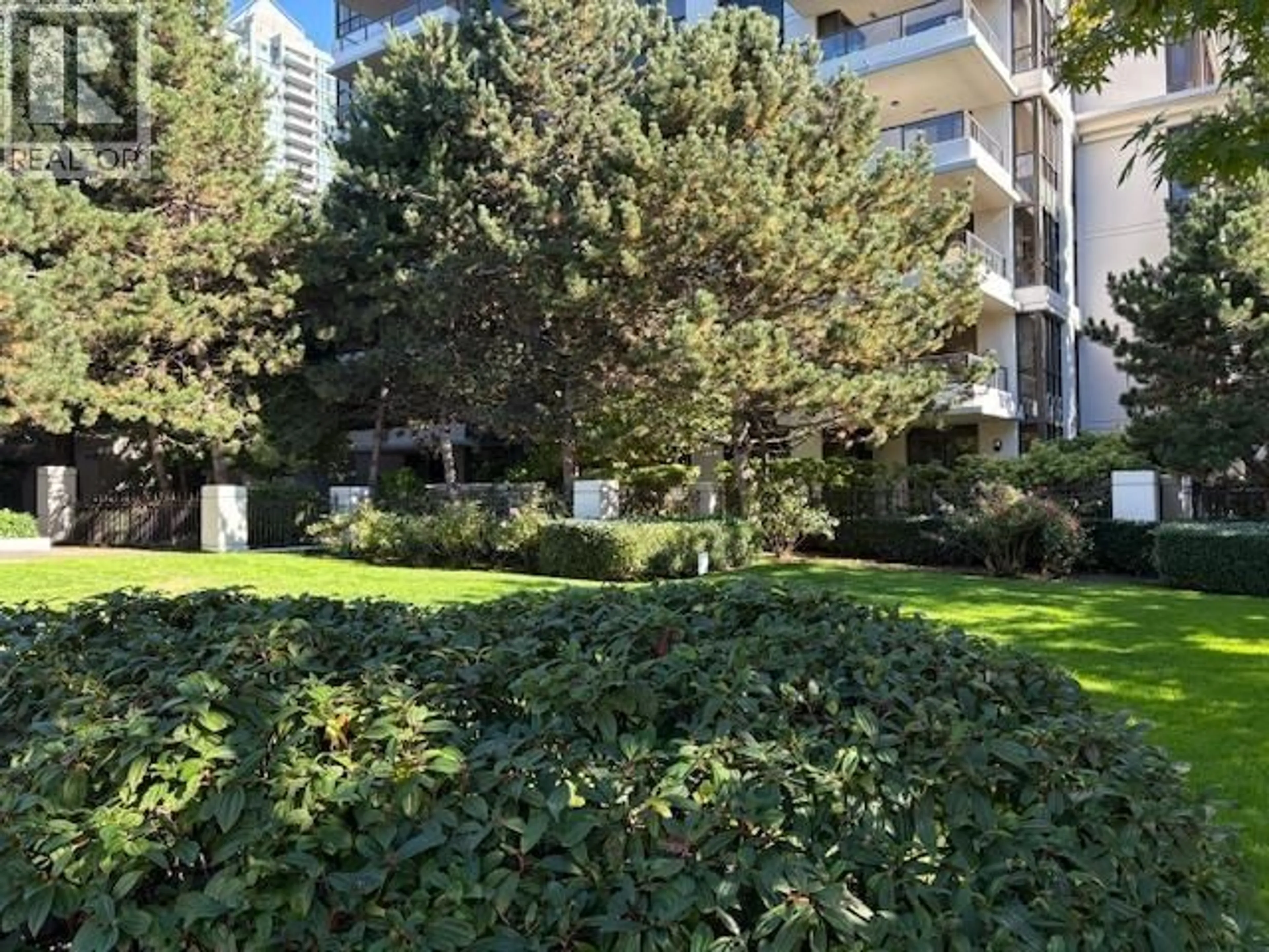 Patio, street for 707 - 2088 MADISON AVENUE, Burnaby British Columbia V5C6T5