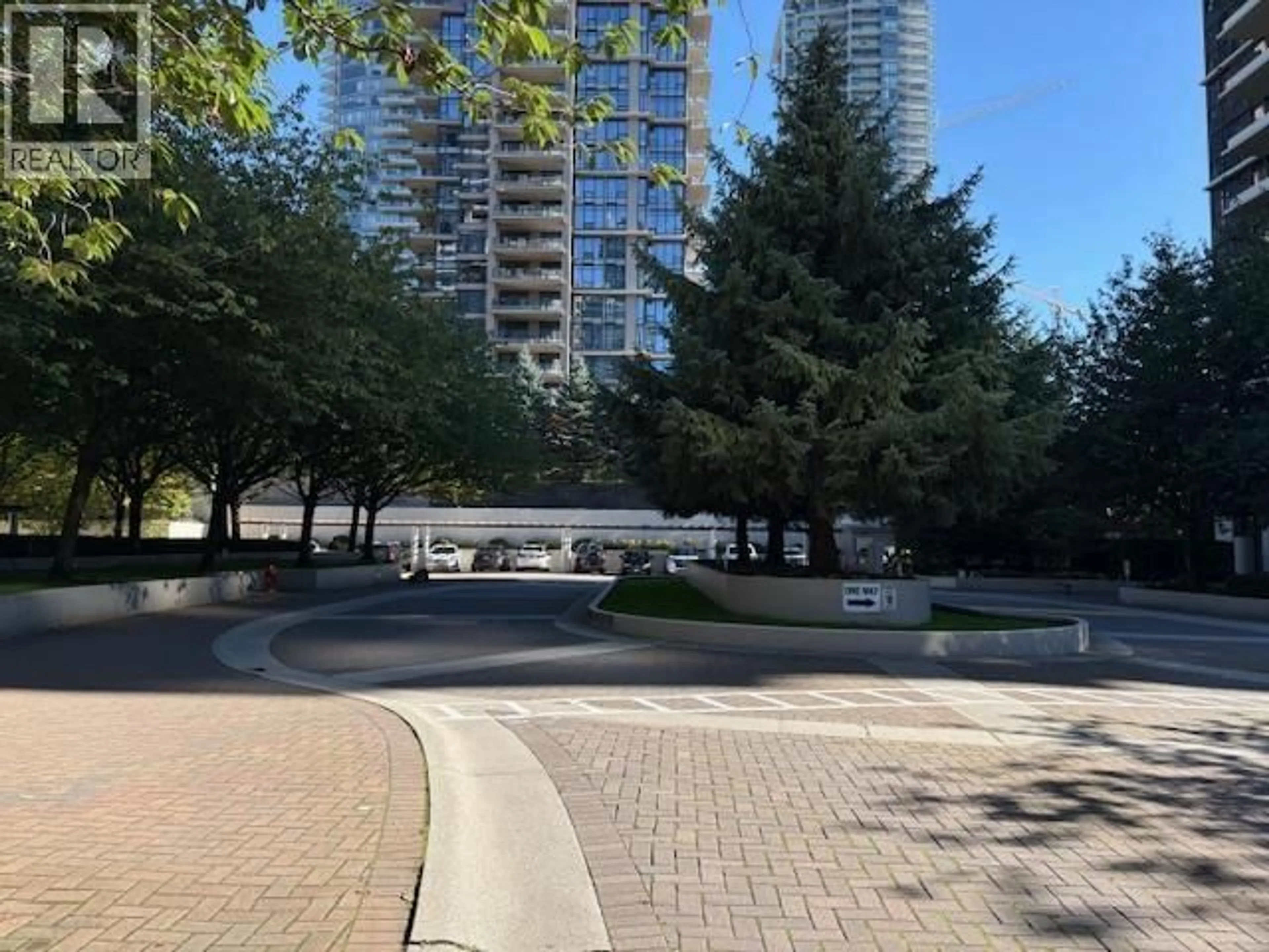 Patio, street for 707 - 2088 MADISON AVENUE, Burnaby British Columbia V5C6T5