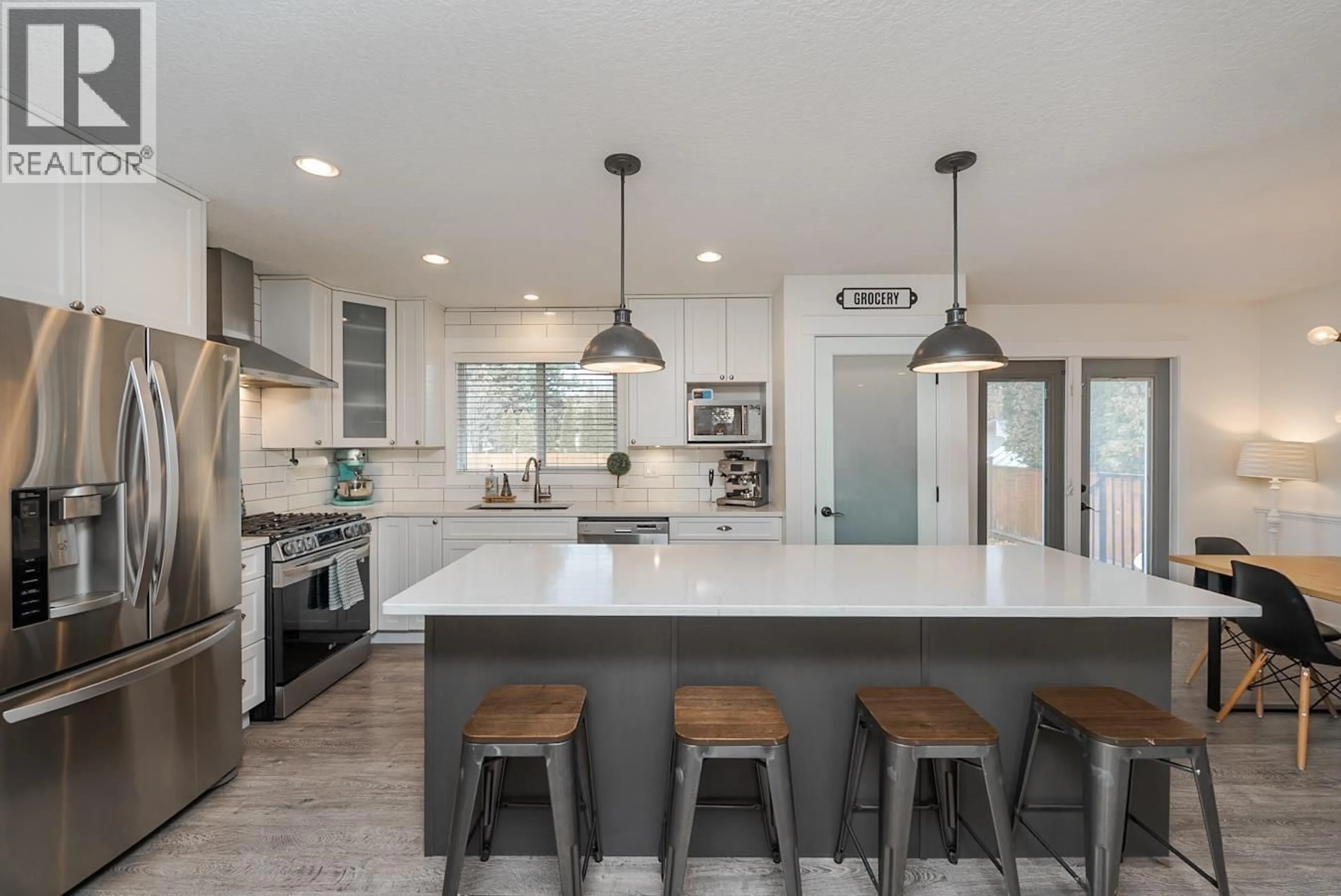 Open concept kitchen, ceramic/tile floor for 2620 1ST AVENUE, Prince George British Columbia V2M1B7