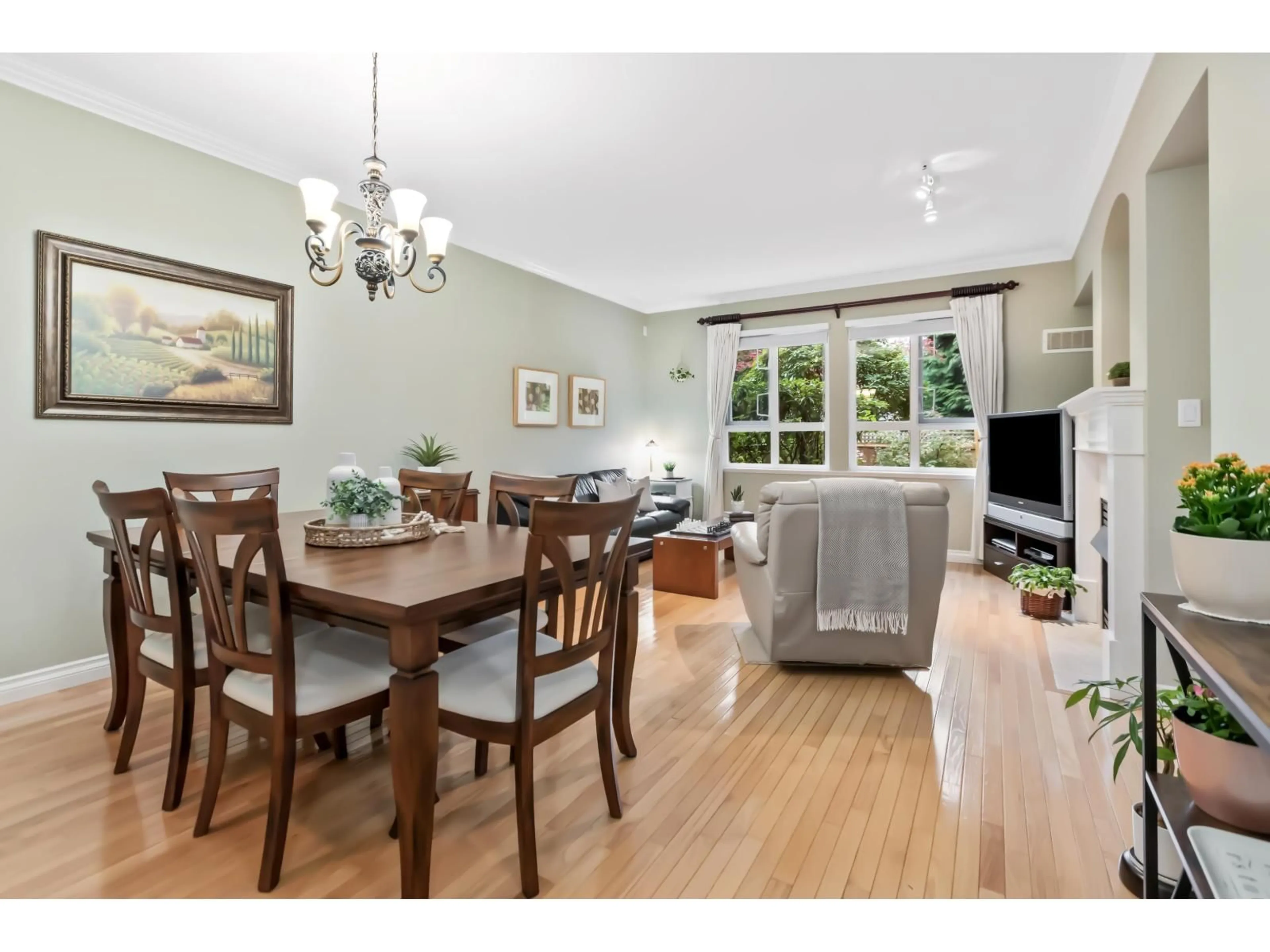 Dining room, wood/laminate floor for 68 - 15055 20, Surrey British Columbia V4A9X8