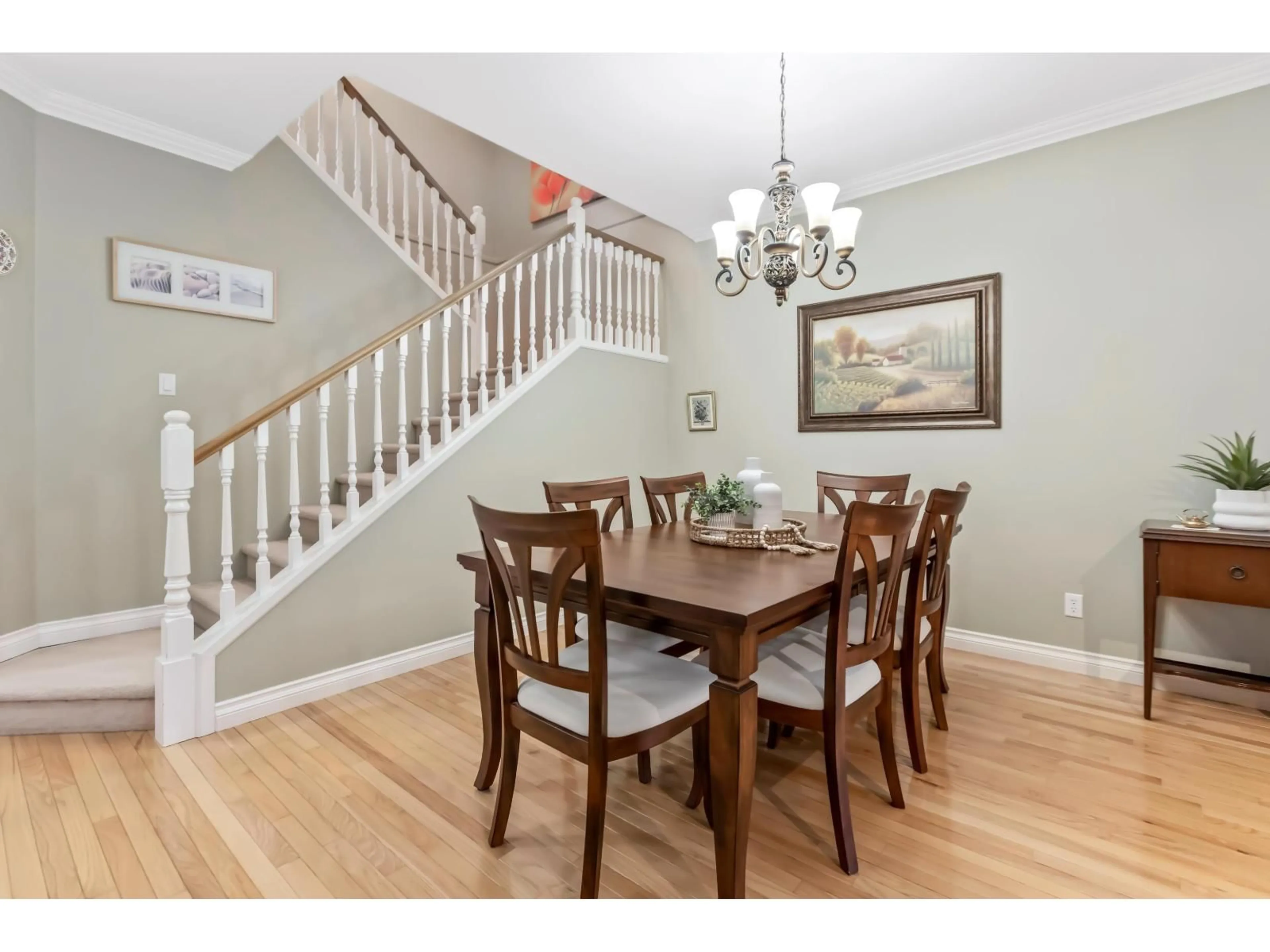 Dining room, wood/laminate floor for 68 - 15055 20, Surrey British Columbia V4A9X8