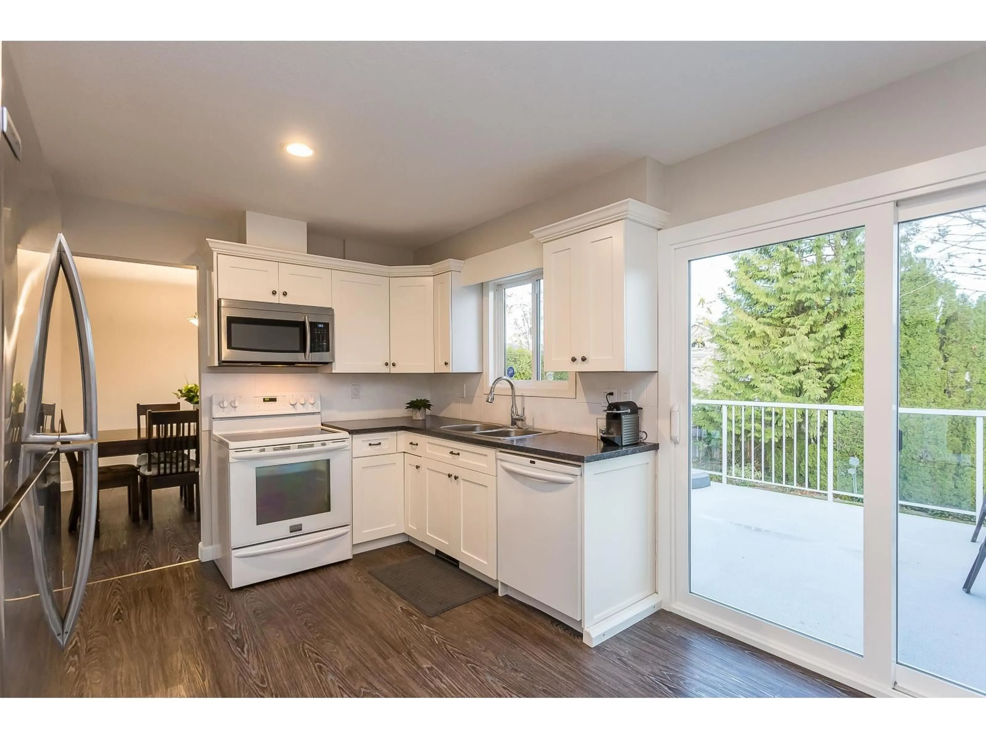Open concept kitchen, wood/laminate floor for 9966 MERRITT DRIVE, Chilliwack British Columbia V2P7B7
