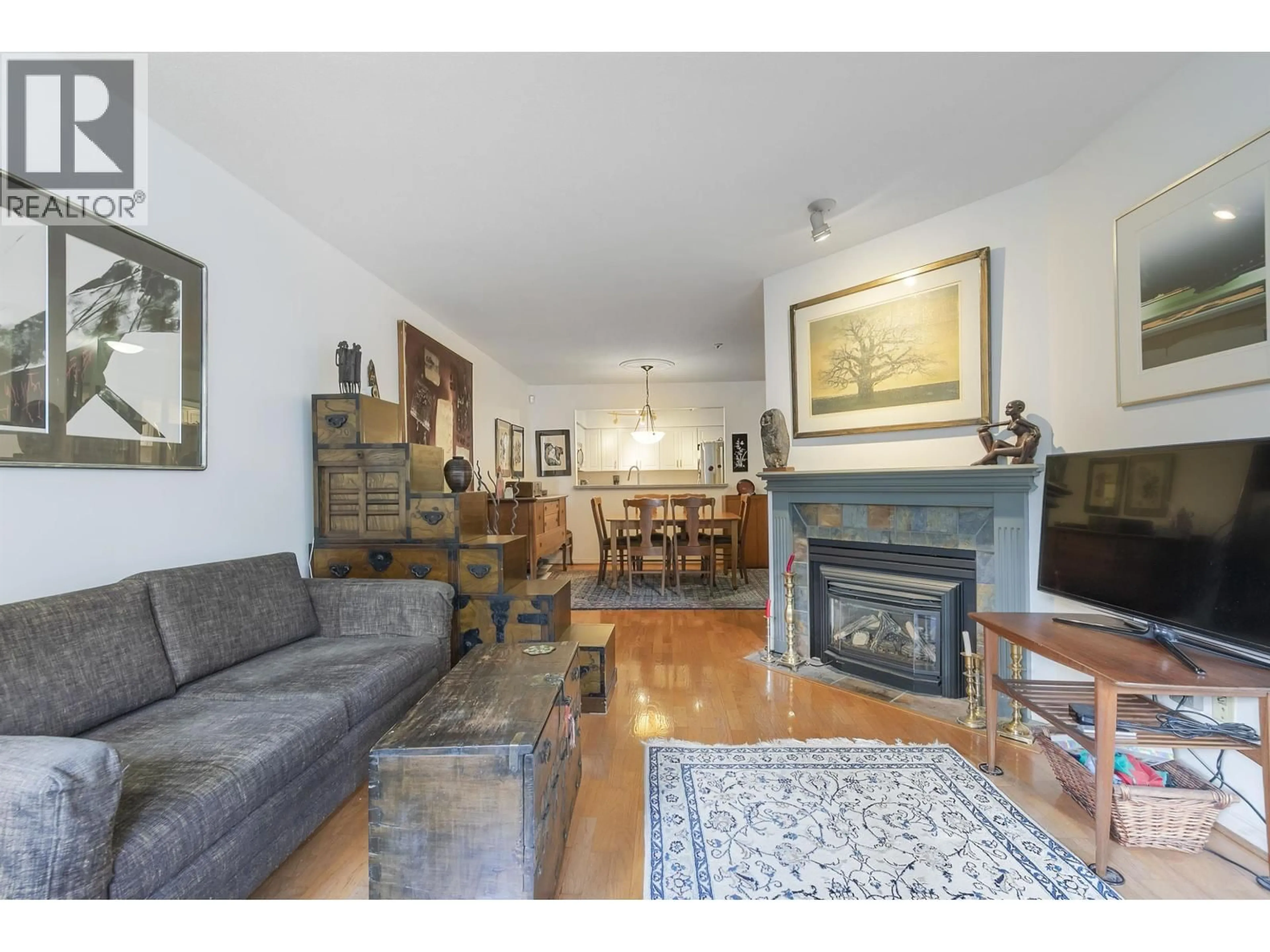 Living room with furniture, wood/laminate floor for 109 - 2288 12TH AVENUE, Vancouver British Columbia V6K4R2