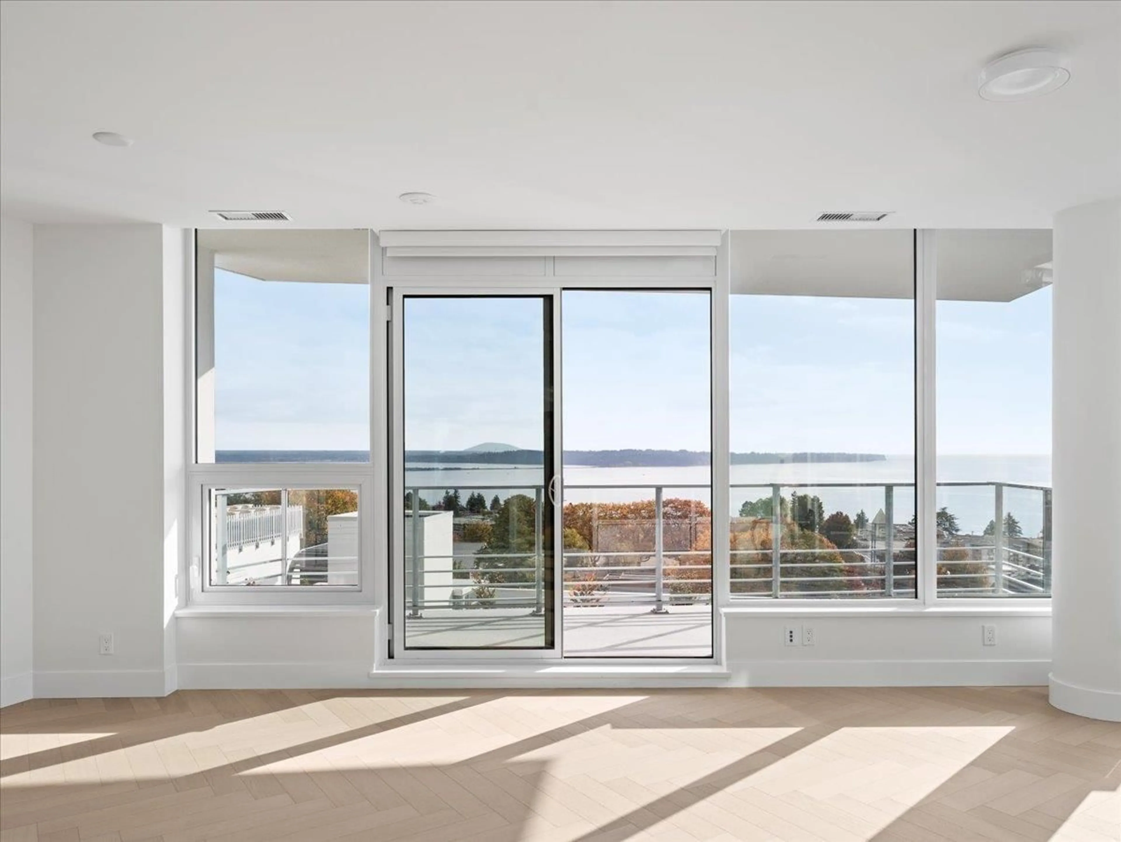 Indoor entryway for 705 - 1342 JOHNSTON, White Rock British Columbia V4B3Z2