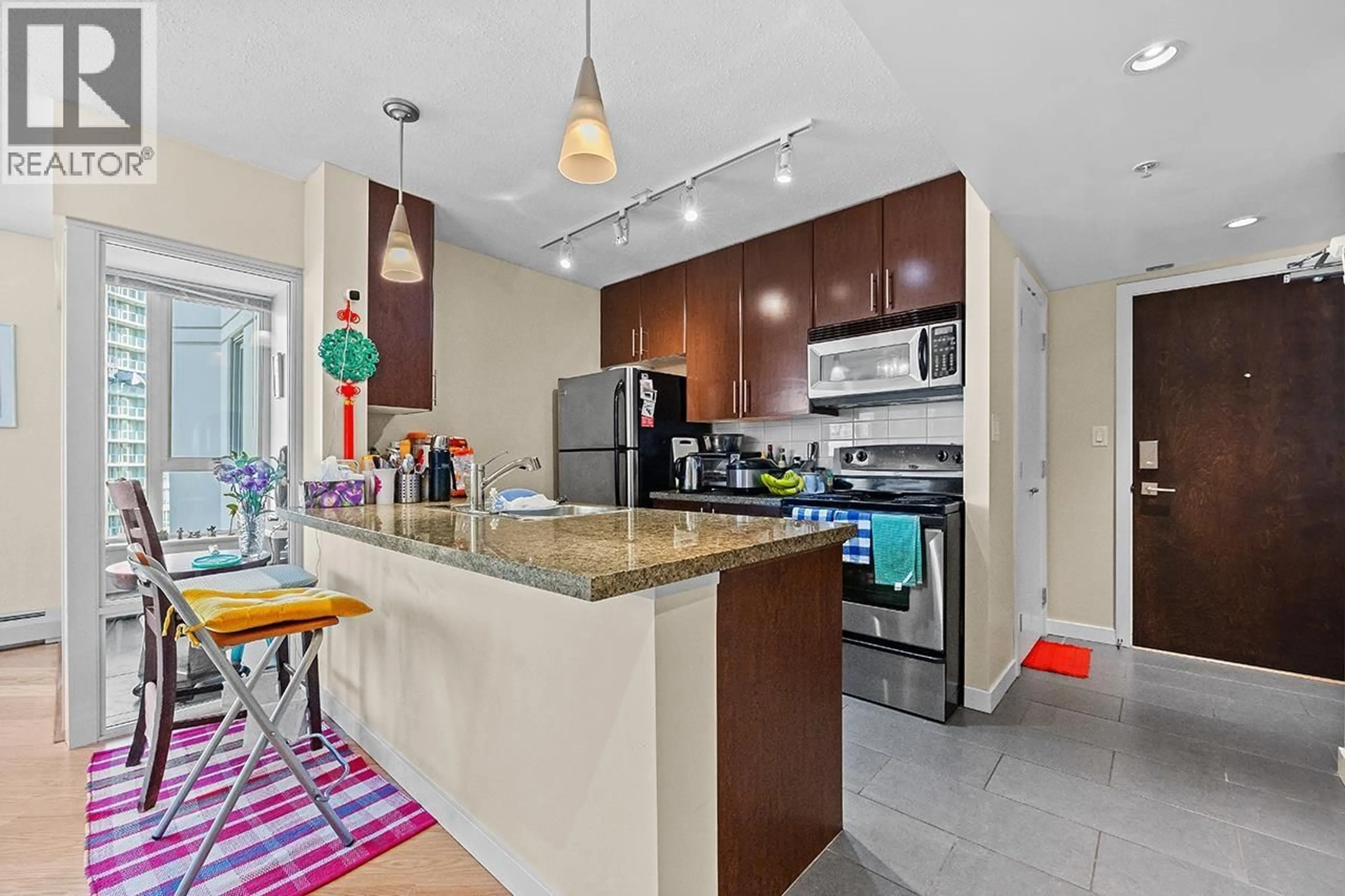 Open concept kitchen, ceramic/tile floor for 907 - 58 KEEFER PLACE, Vancouver British Columbia V6B0B8