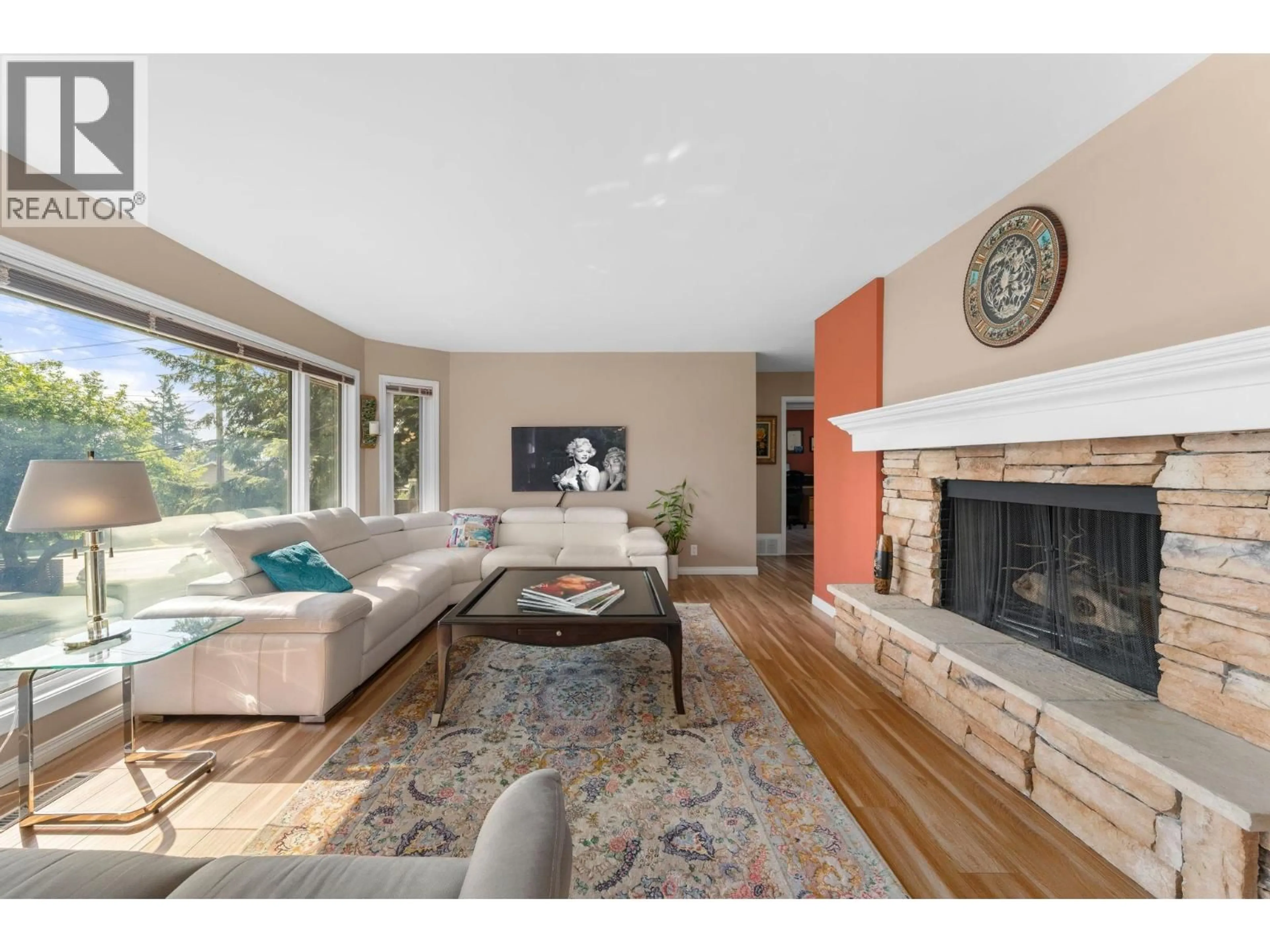 Living room with furniture, unknown for 1025 BEAUFORT ROAD, North Vancouver British Columbia V7G1R8