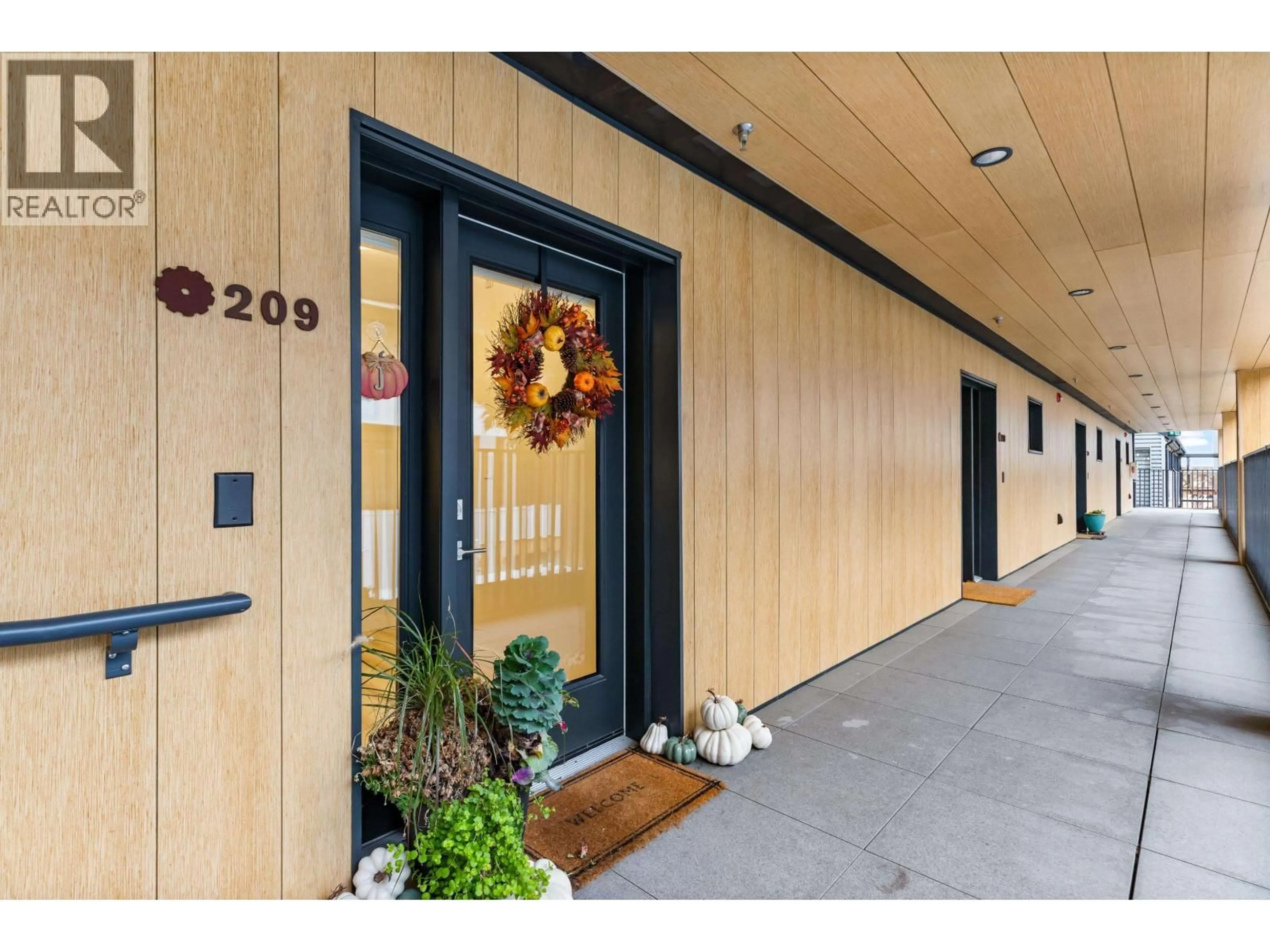 Indoor entryway for 209 - 251 BOUNDARY BAY ROAD, Delta British Columbia V4L0B6