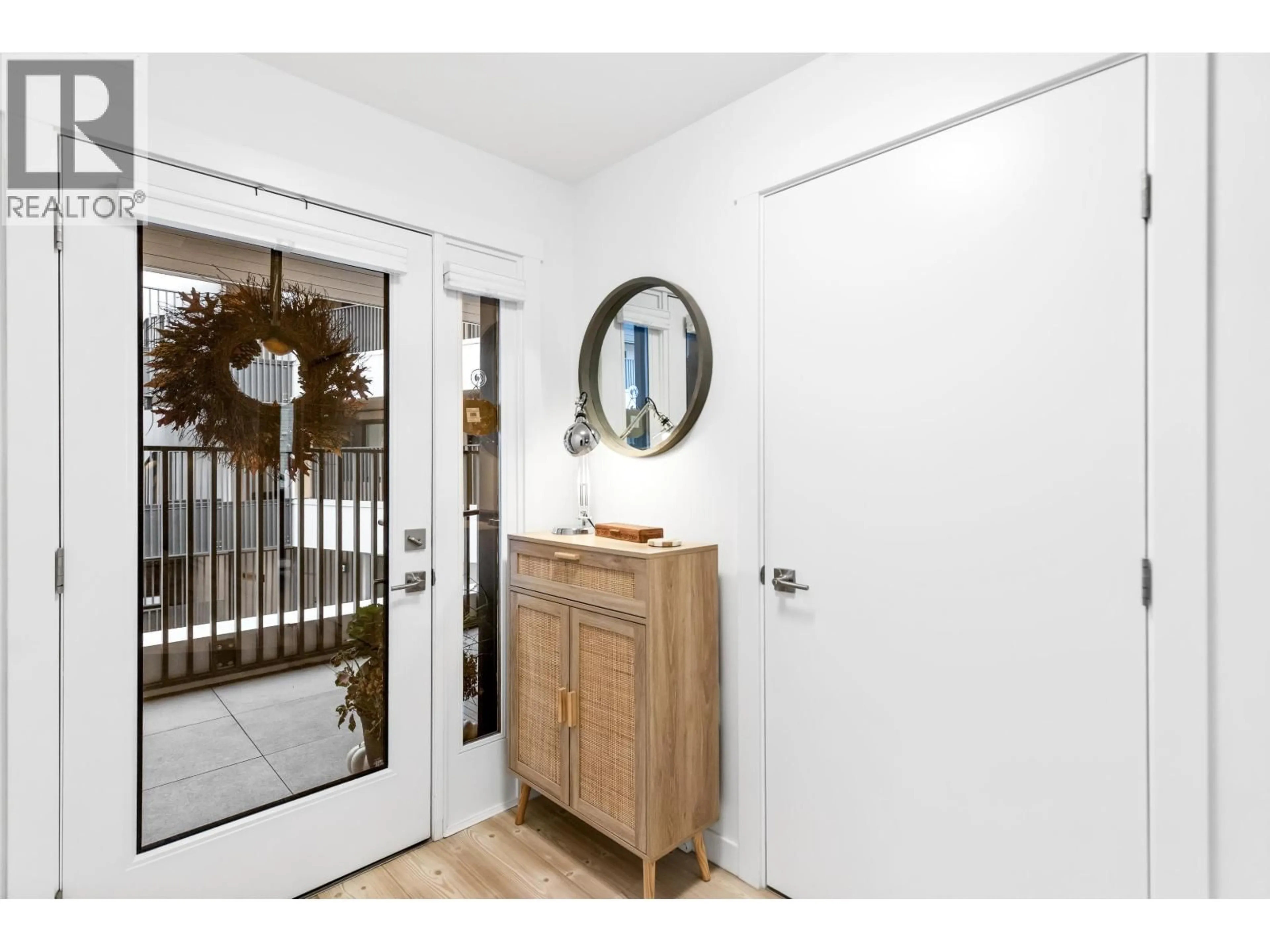 Indoor entryway for 209 - 251 BOUNDARY BAY ROAD, Delta British Columbia V4L0B6