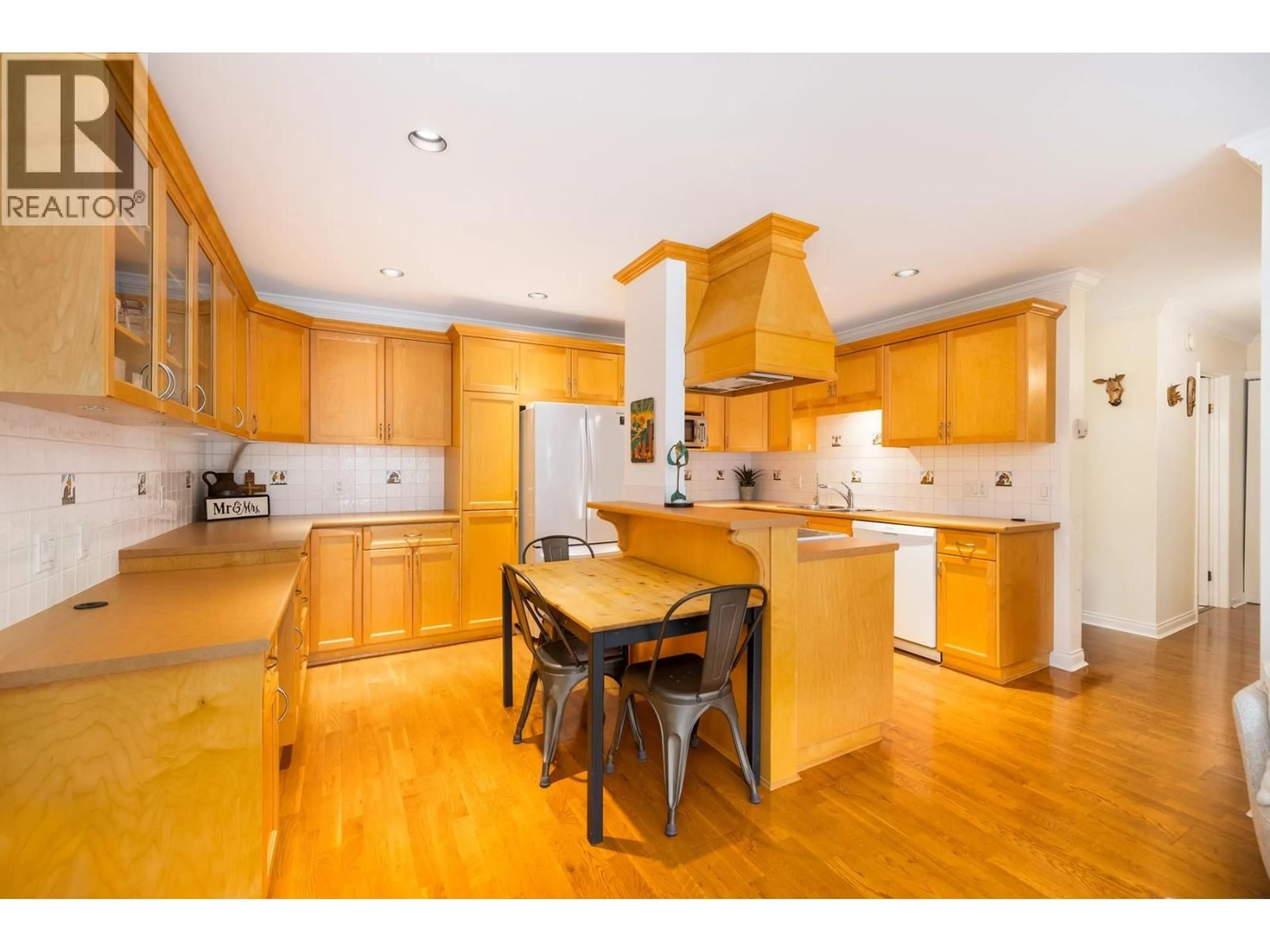 Open concept kitchen, wood/laminate floor for 301 - 1235 15TH AVENUE, Vancouver British Columbia V6H1S1