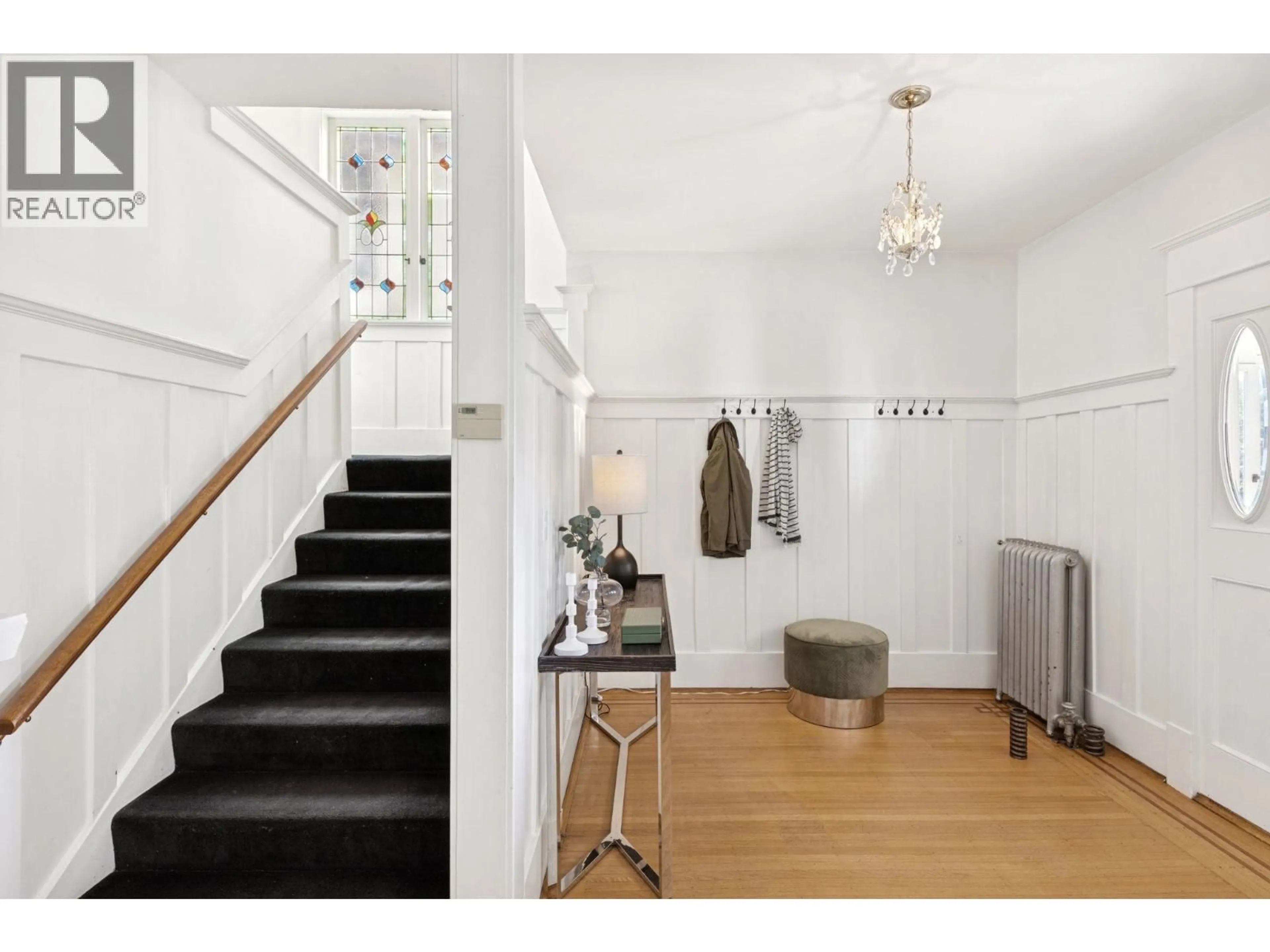Indoor entryway for 3617 WEST 2ND AVENUE, Vancouver British Columbia V6R1J6