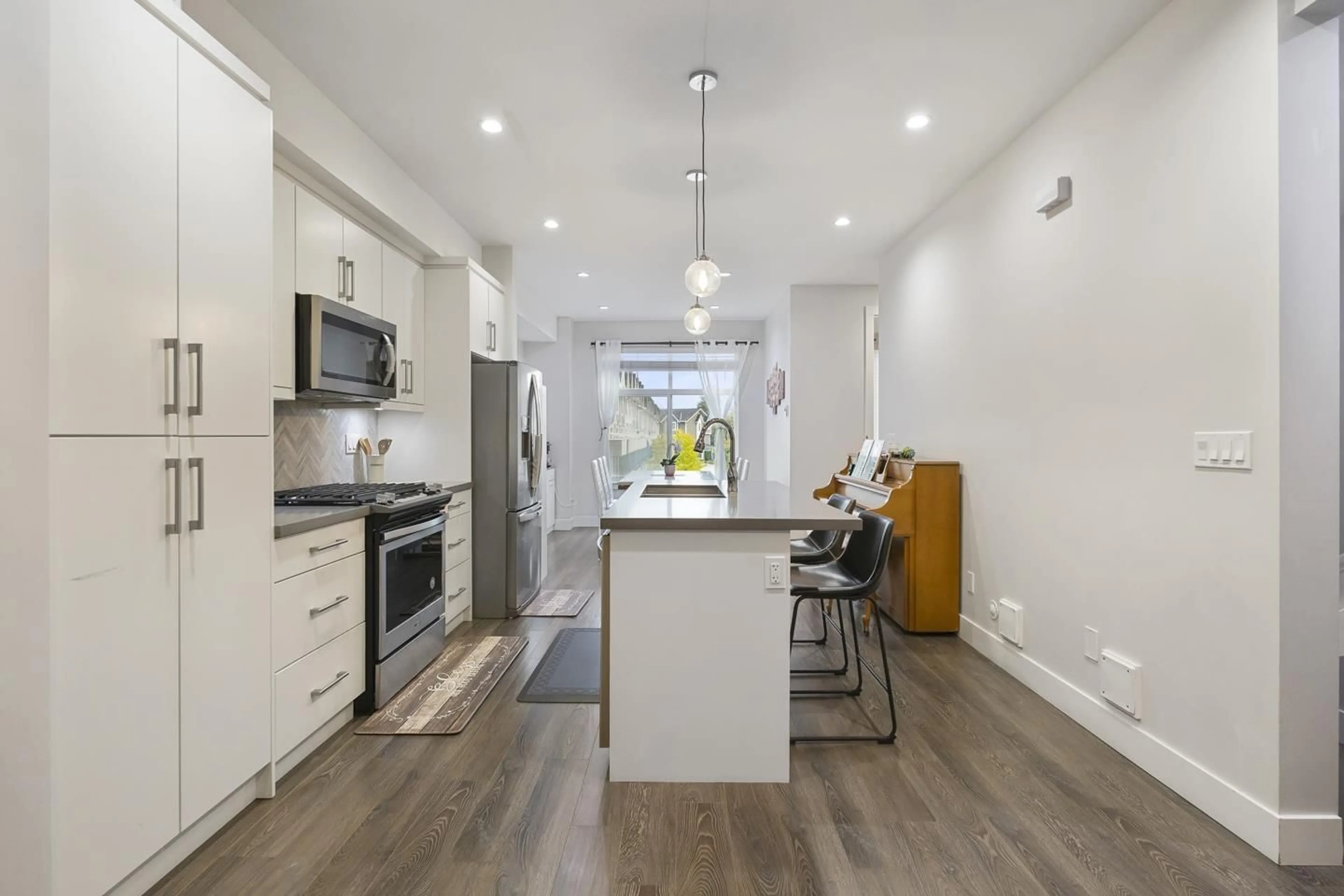 Open concept kitchen, unknown for 52 - 14541 WINTER, Surrey British Columbia V4P0G5