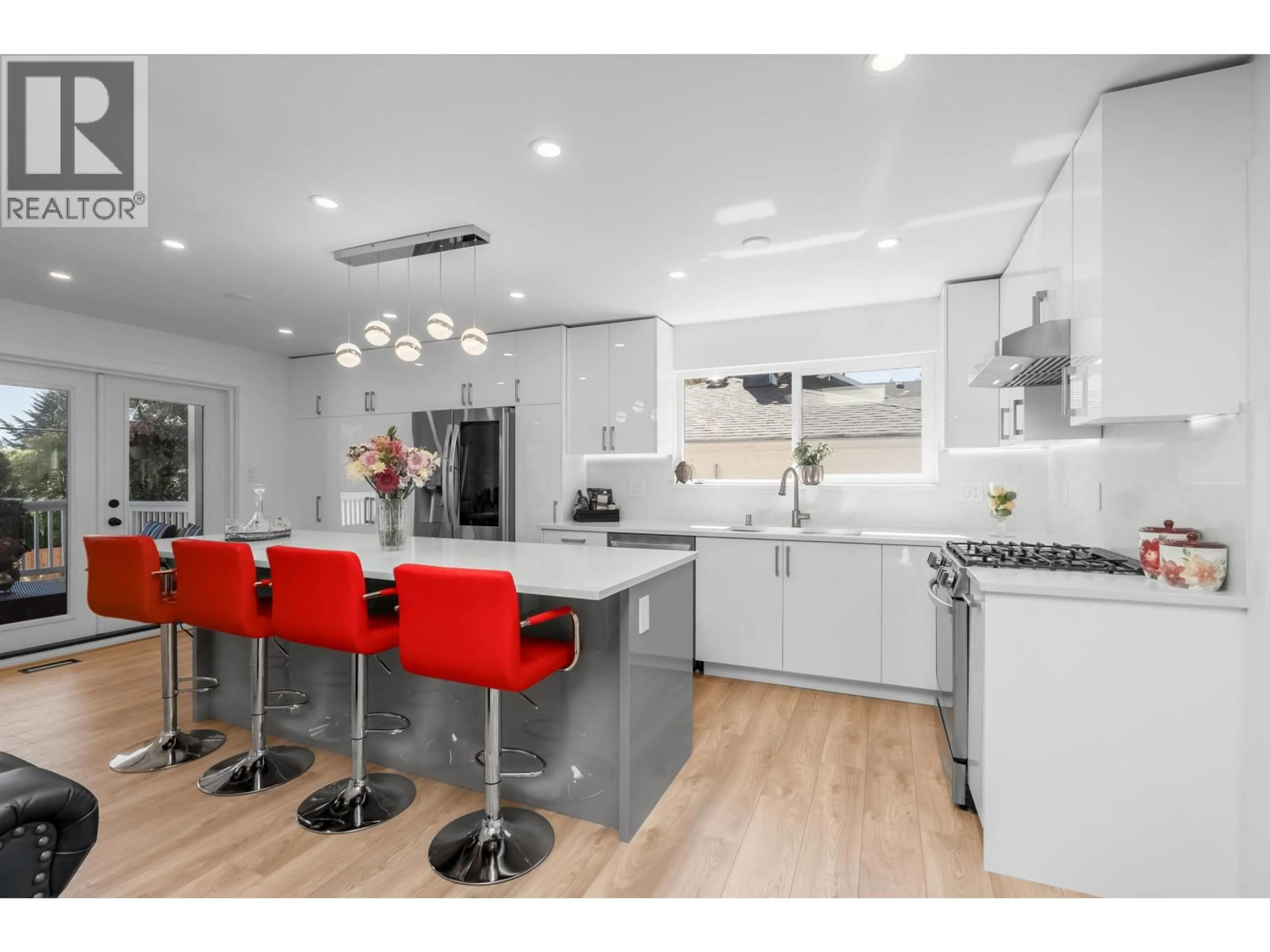Contemporary kitchen, unknown for 1286 WELLINGTON DRIVE, North Vancouver British Columbia V7K1L2