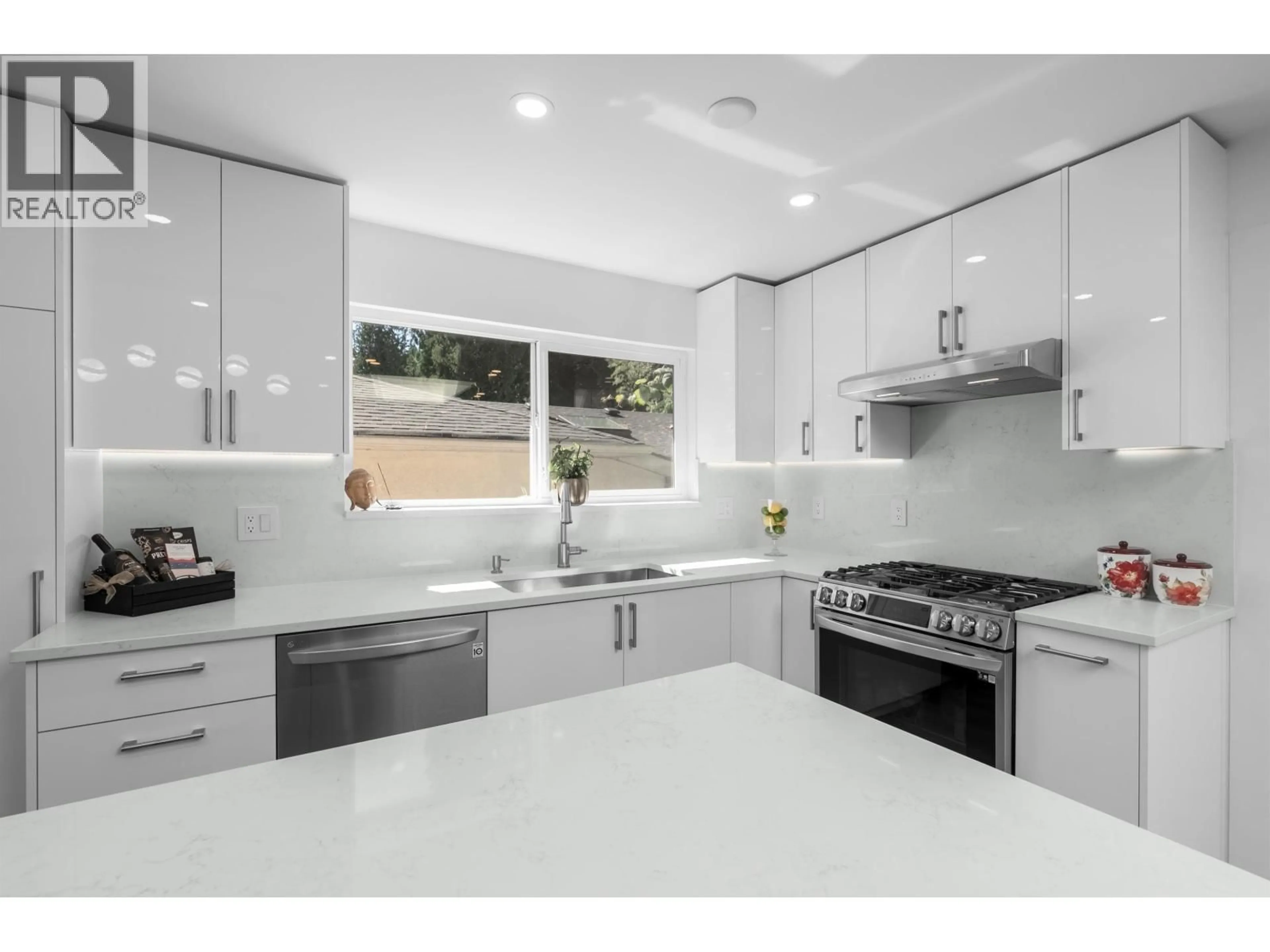 Contemporary kitchen, ceramic/tile floor for 1286 WELLINGTON DRIVE, North Vancouver British Columbia V7K1L2