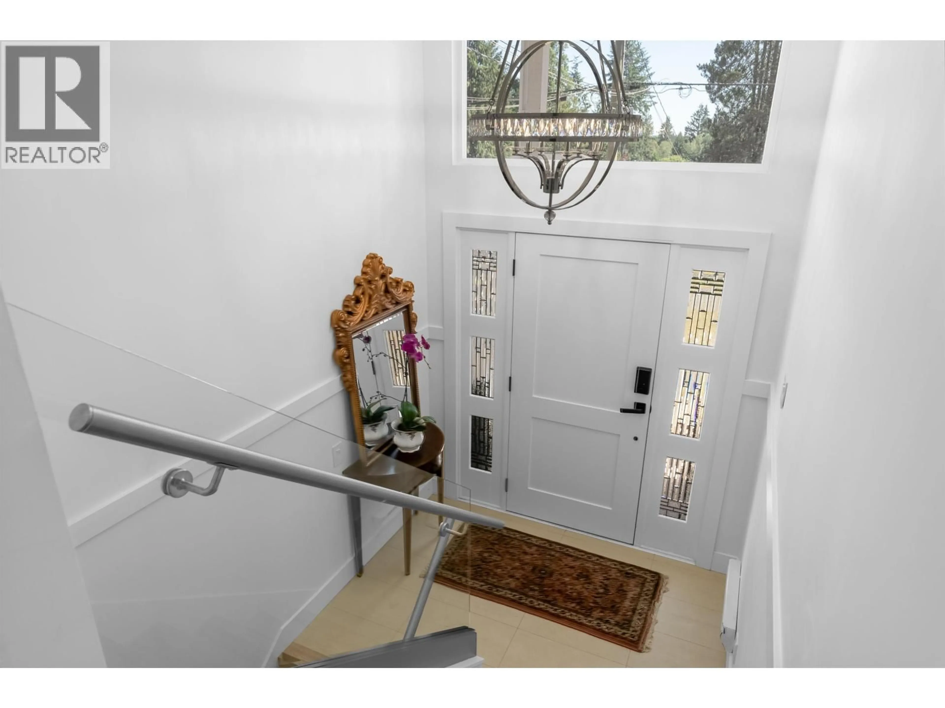 Indoor entryway for 1286 WELLINGTON DRIVE, North Vancouver British Columbia V7K1L2