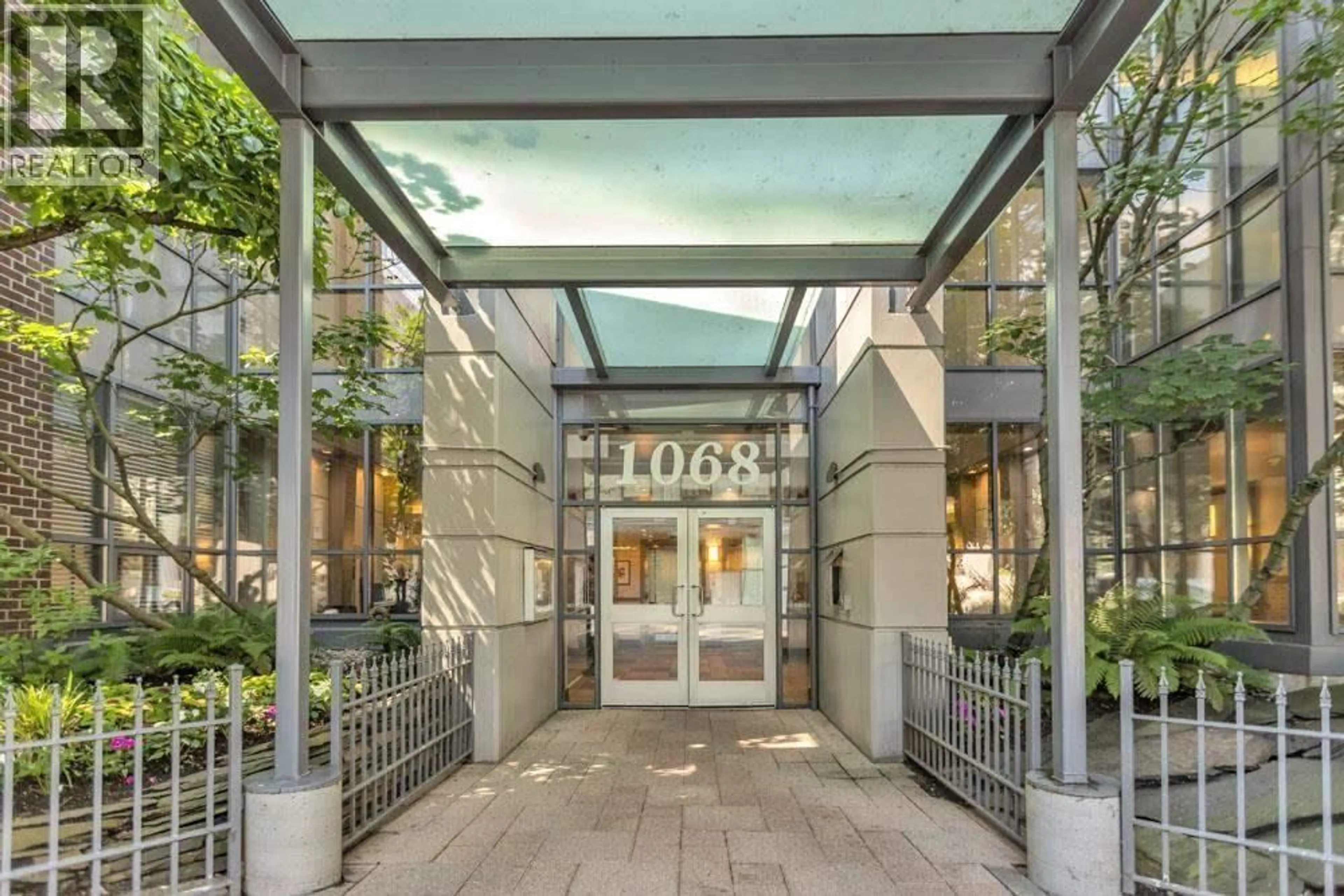 Indoor foyer for 305 - 1068 HORNBY STREET, Vancouver British Columbia V6Z2Y7