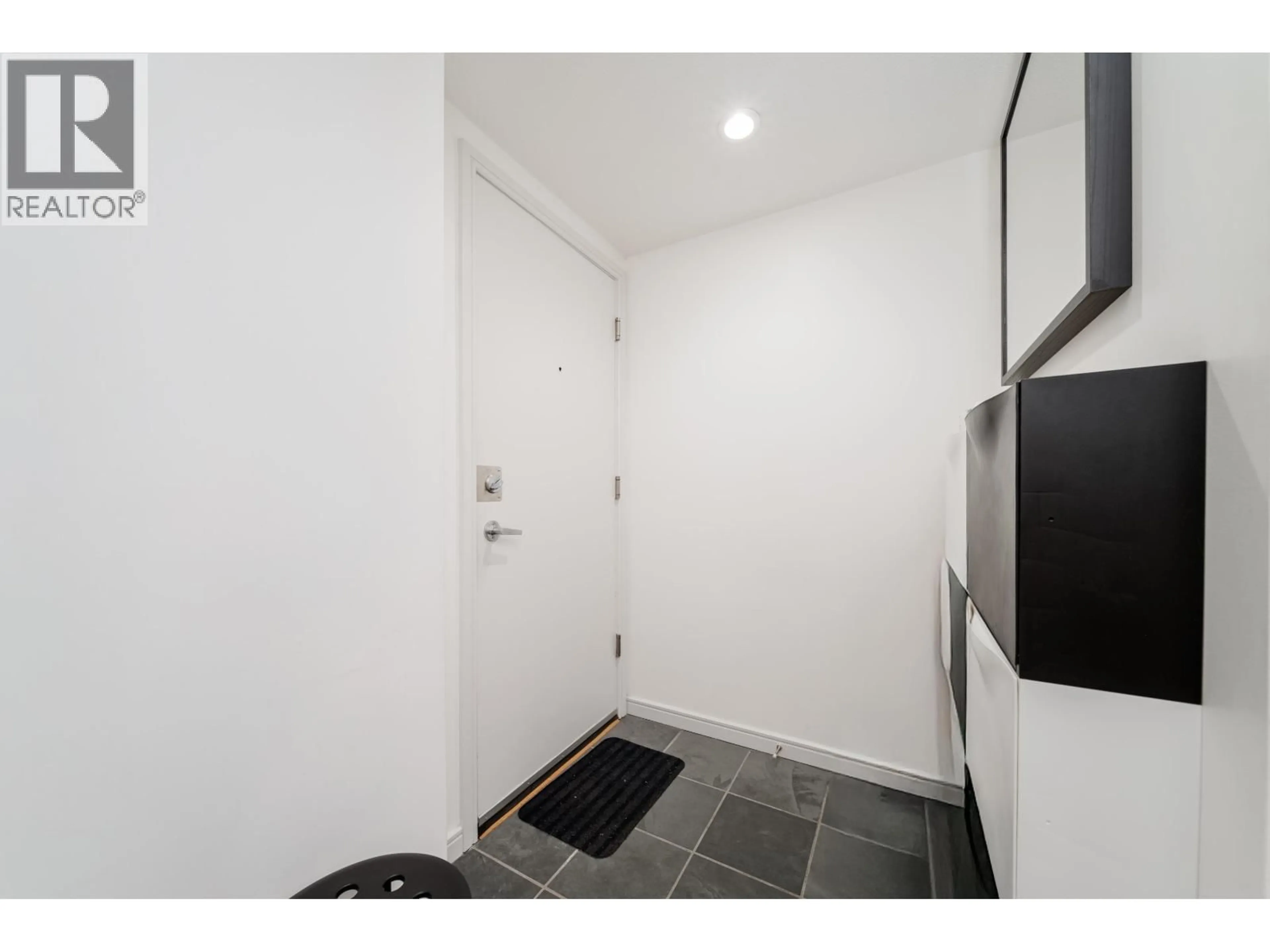Indoor entryway for 305 - 1068 HORNBY STREET, Vancouver British Columbia V6Z2Y7