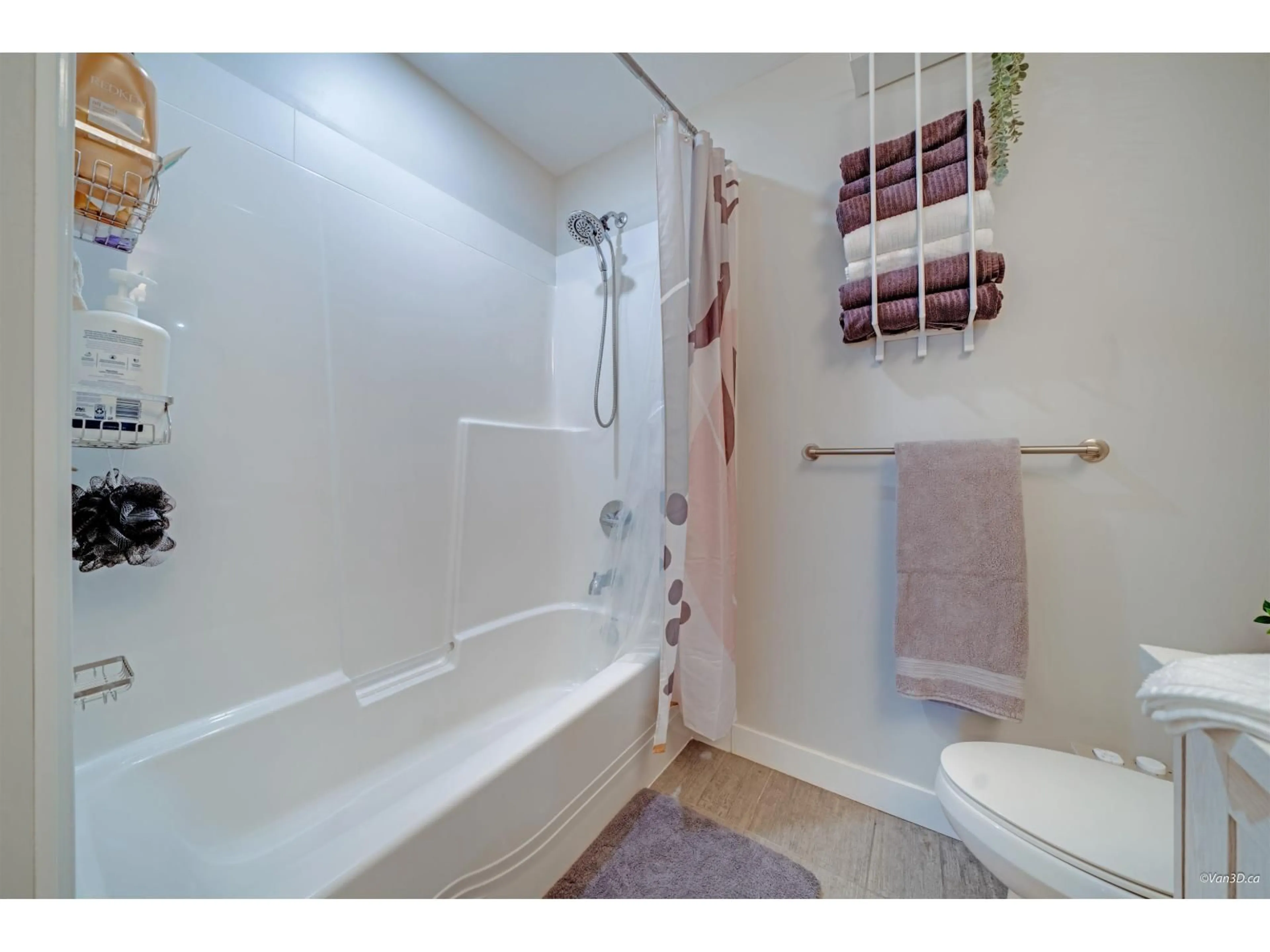 Standard bathroom, ceramic/tile floor for 202 - 20826 72, Langley British Columbia V2Y0Z9