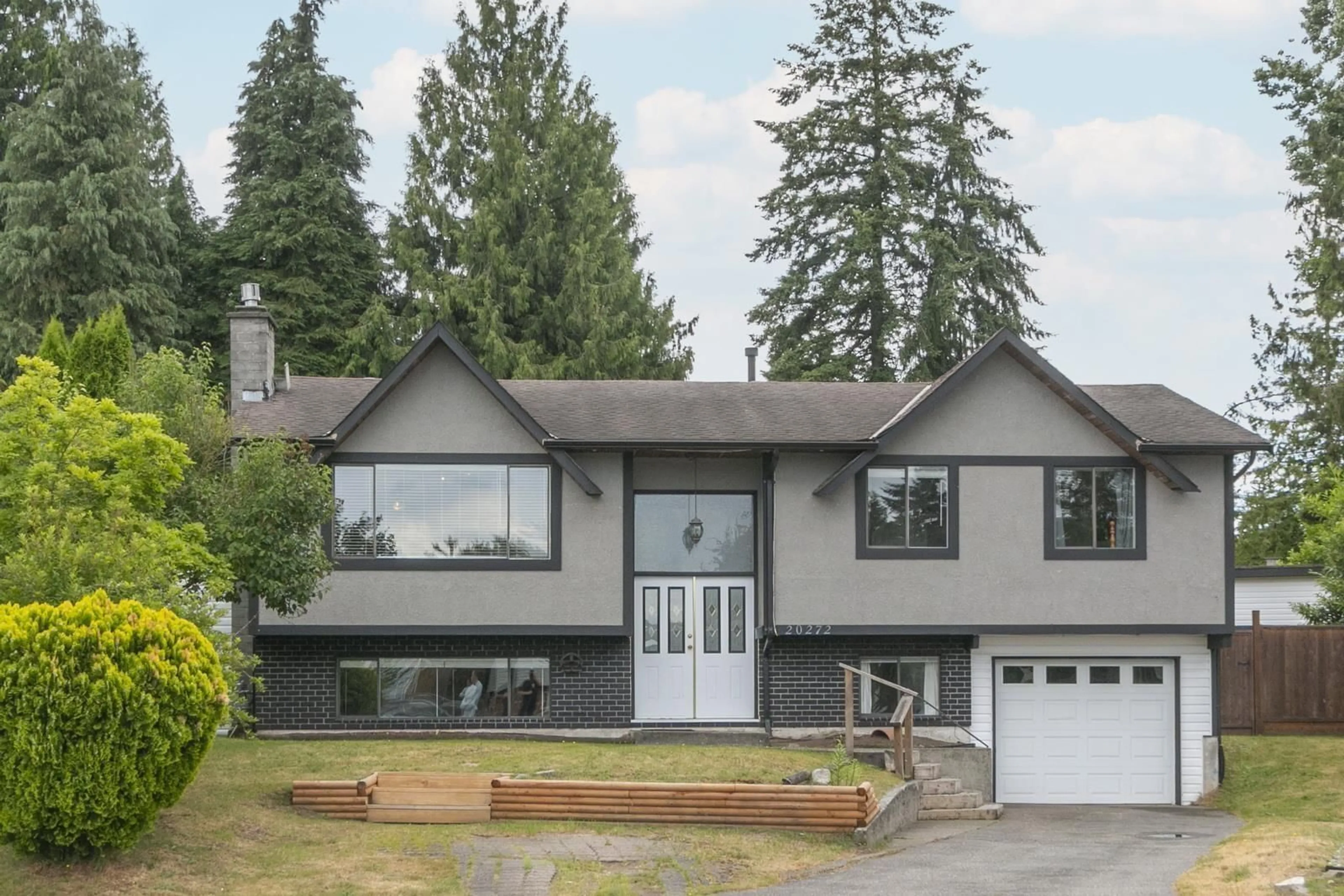 Home with vinyl exterior material, mountain view for 20272 46A, Langley British Columbia V3A5K4