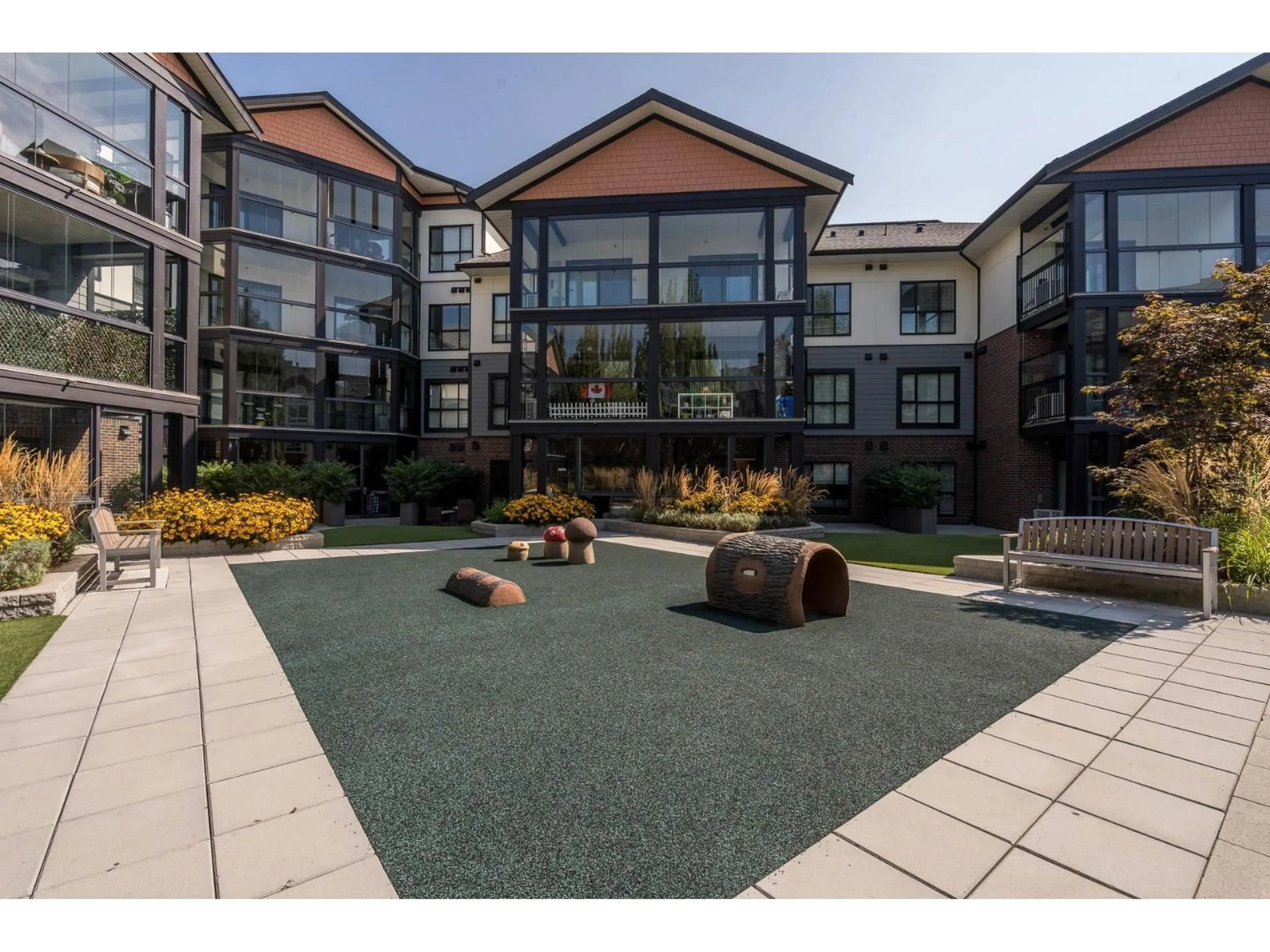 Pool for 202 - 8497 YOUNG ROAD, Chilliwack British Columbia V2P4P2