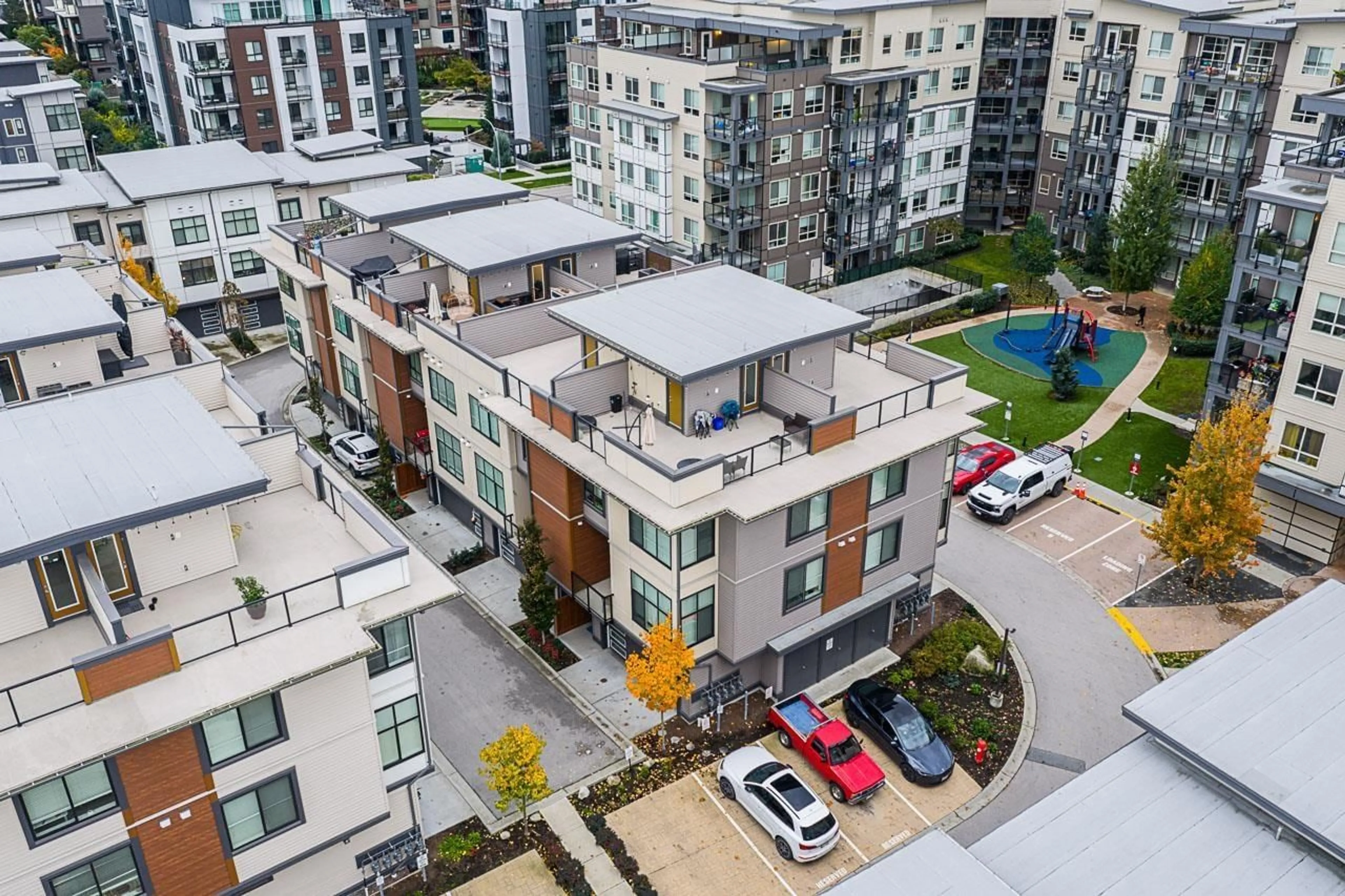 A pic from outside/outdoor area/front of a property/back of a property/a pic from drone, city buildings view from balcony for 30 - 20849 78B, Langley British Columbia V2Y0X6
