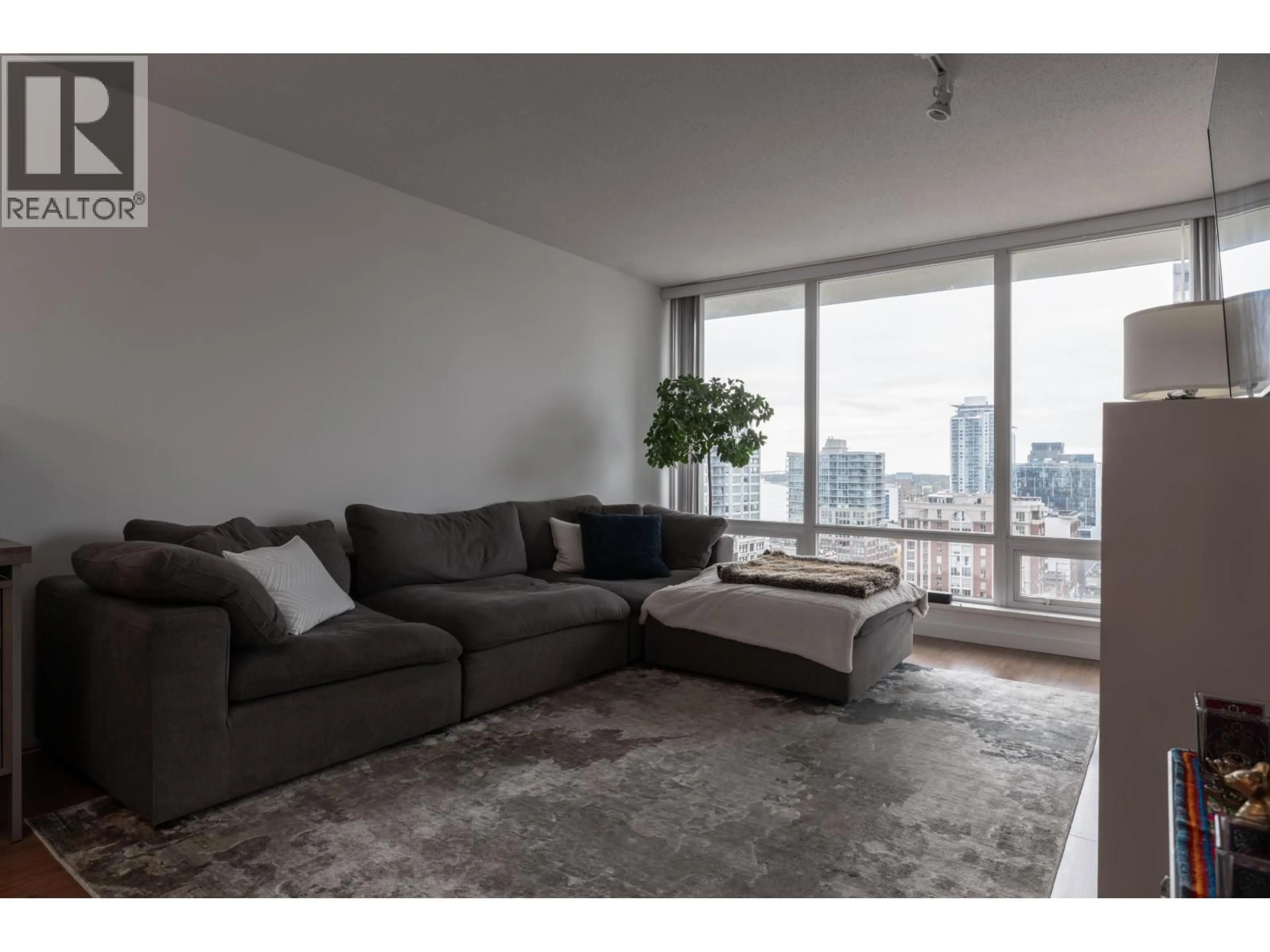 Living room with furniture, unknown for 1006 - 39 SIXTH STREET, New Westminster British Columbia V3L0B3