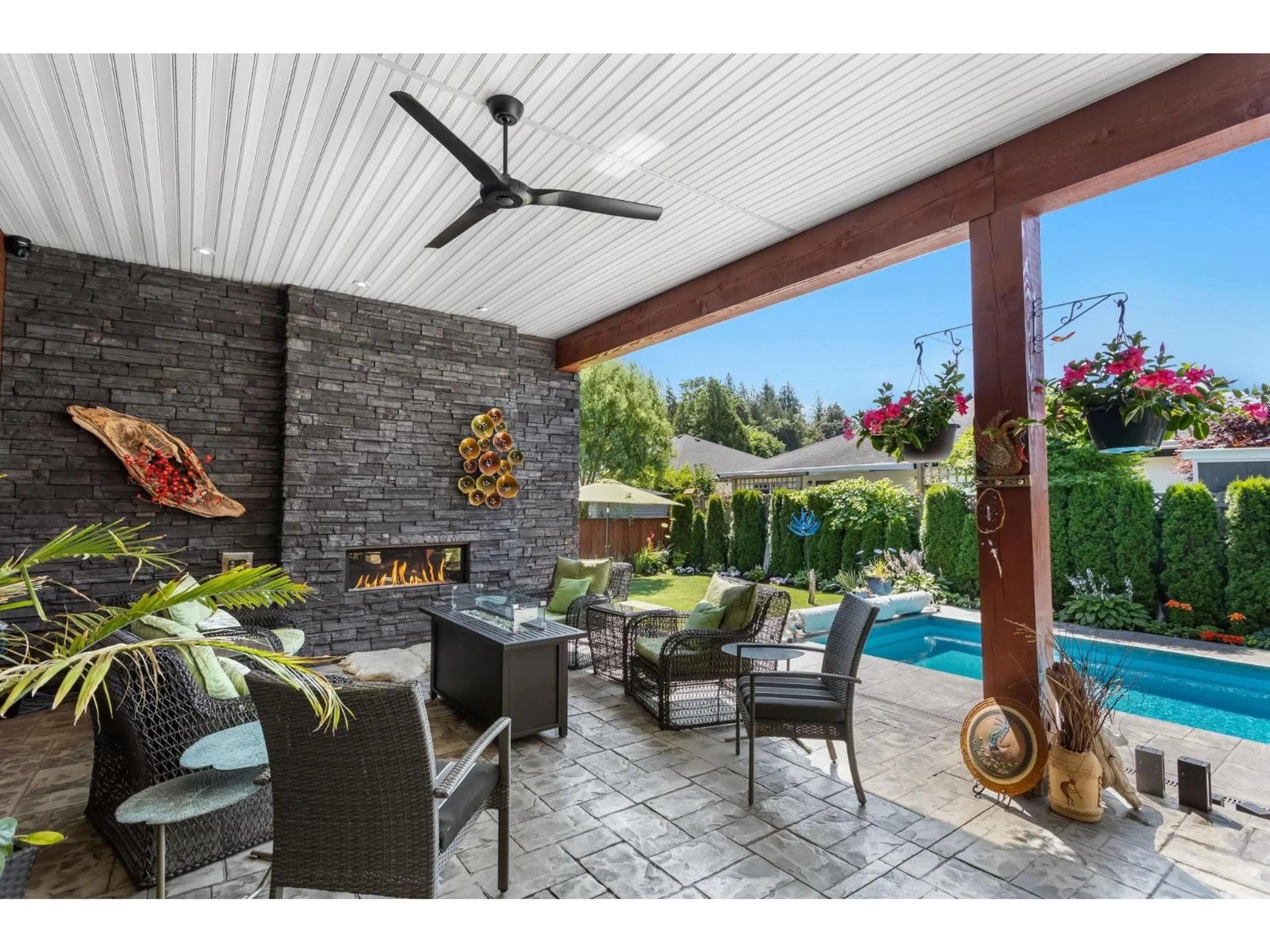 Patio, street for 464 ALDER AVENUE, Harrison Hot Springs British Columbia V0M1K0