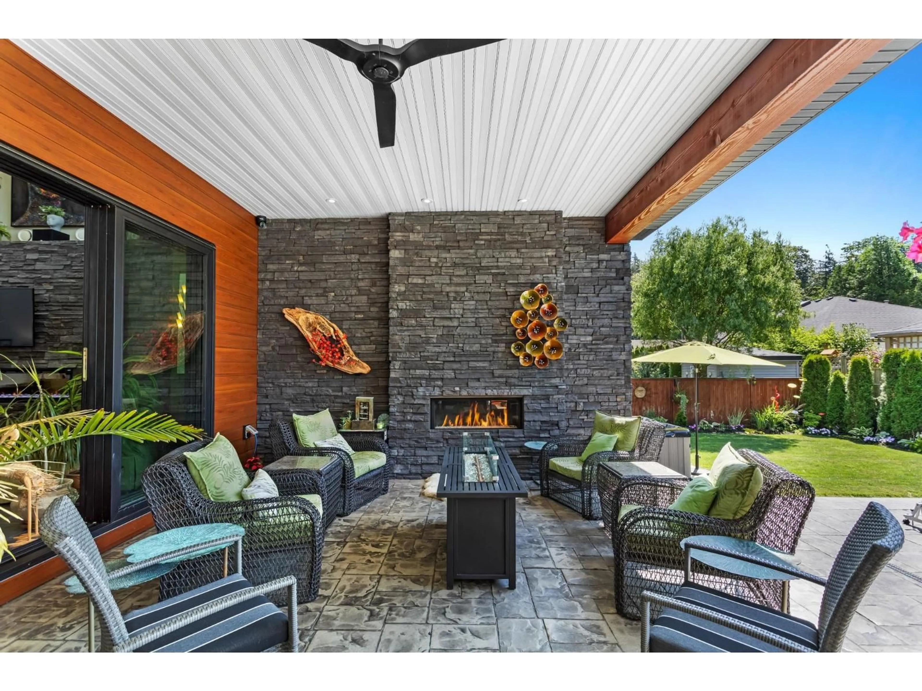 Patio, water/lake/river/ocean view for 464 ALDER AVENUE, Harrison Hot Springs British Columbia V0M1K0