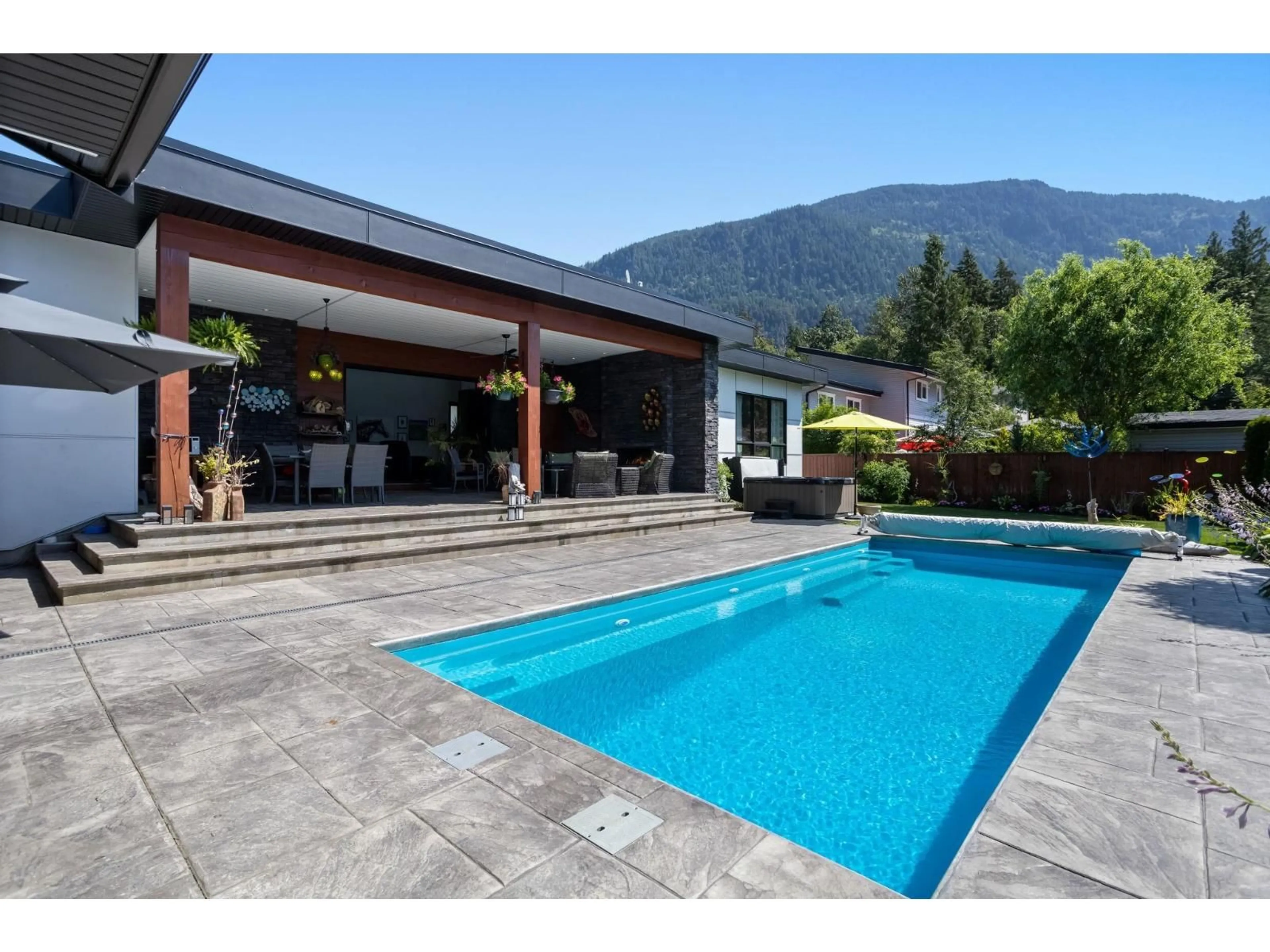 Pool for 464 ALDER AVENUE, Harrison Hot Springs British Columbia V0M1K0