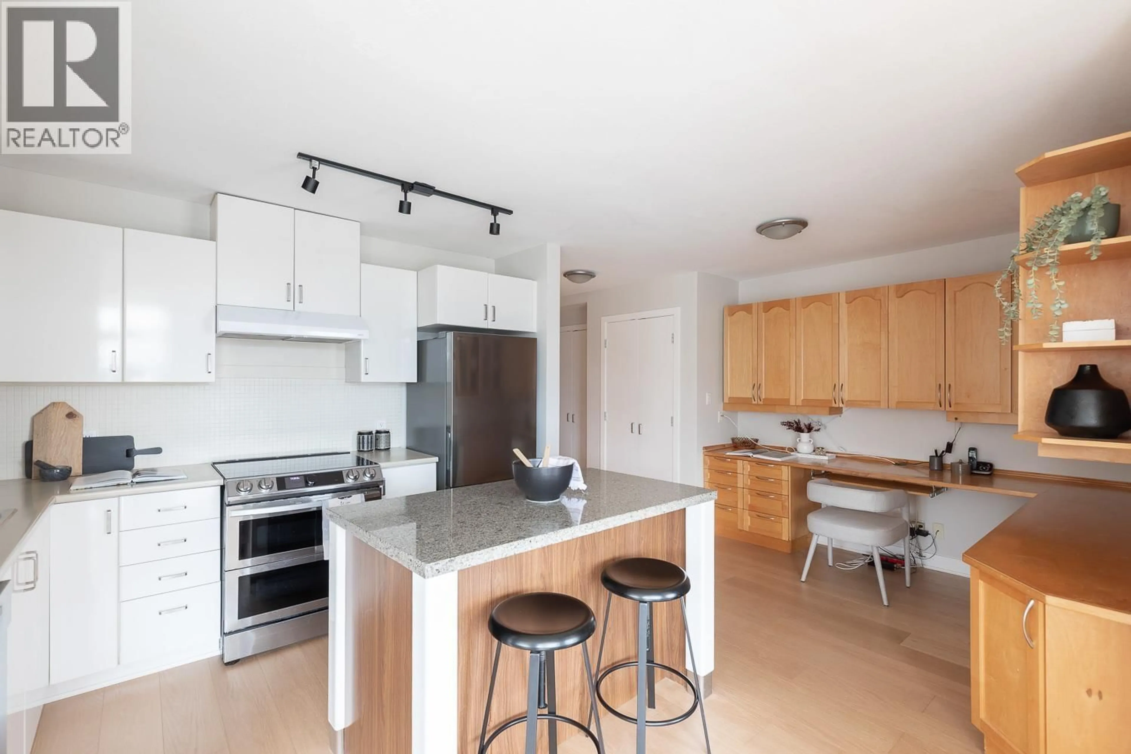 Open concept kitchen, unknown for 1406 - 155 1ST STREET, North Vancouver British Columbia V7M3N8