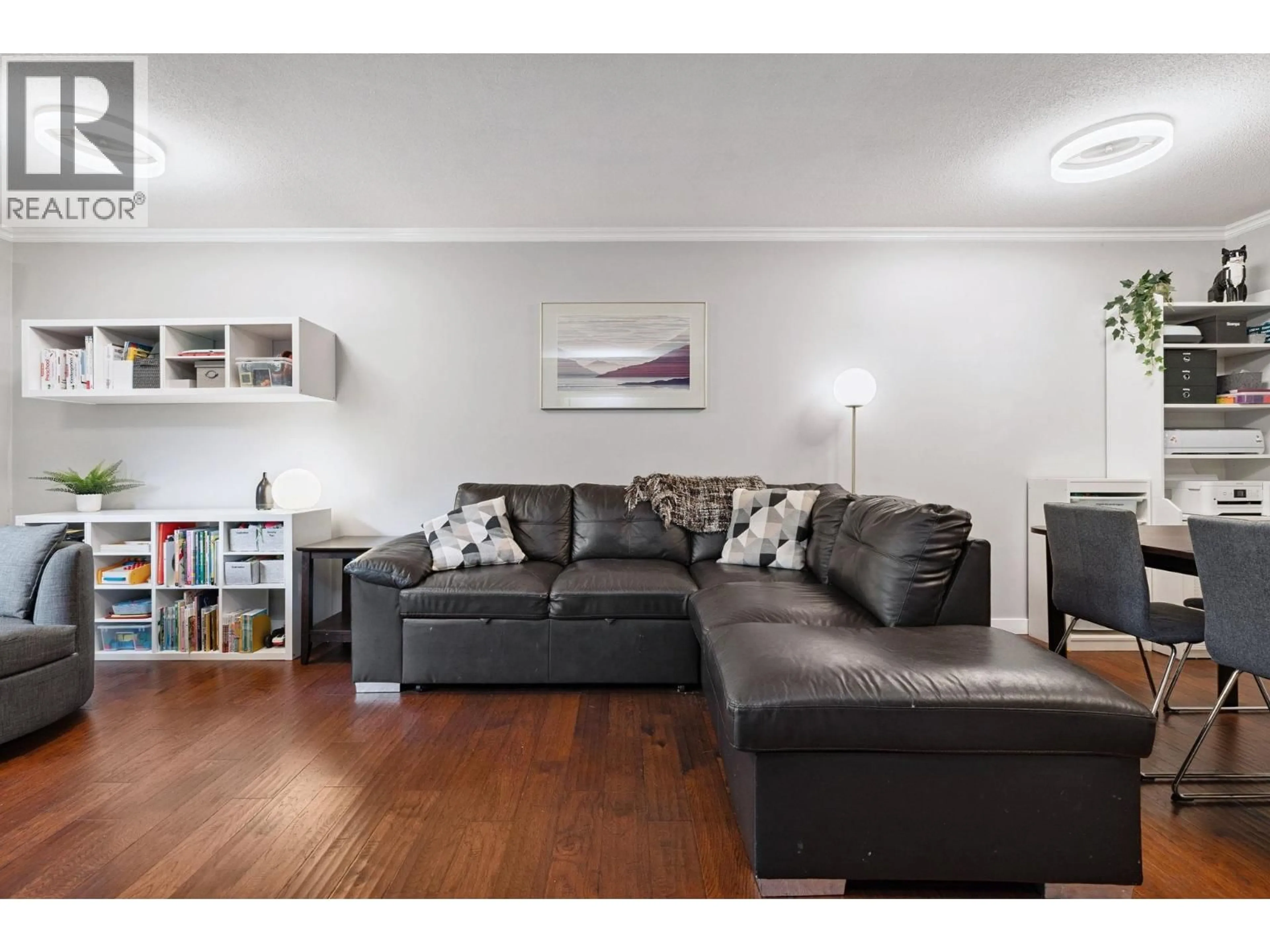 Living room with furniture, wood/laminate floor for 104 - 6 RENAISSANCE SQUARE, New Westminster British Columbia V3M6N8