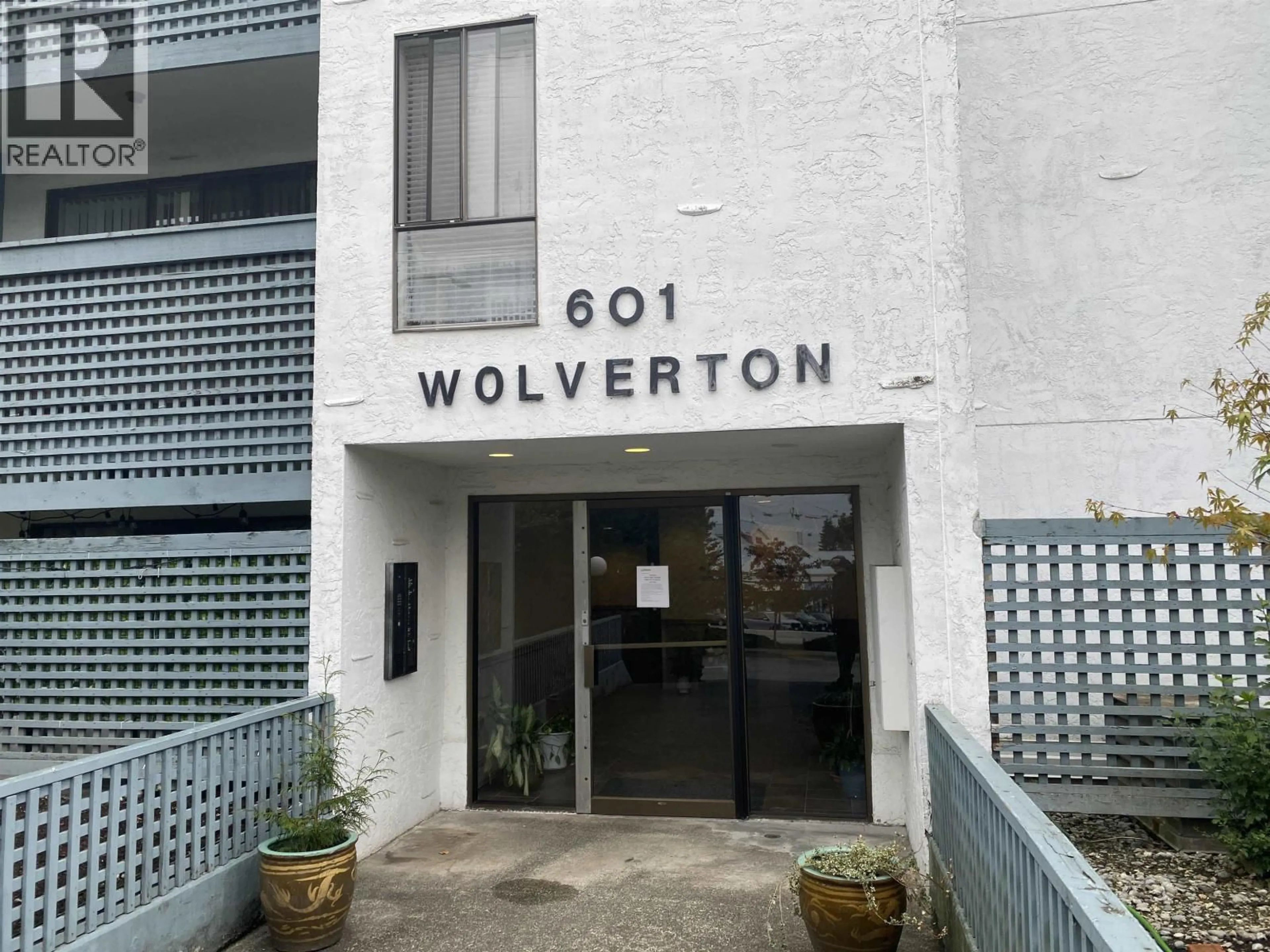 Indoor foyer for 401 - 601 NORTH ROAD, Coquitlam British Columbia V3J1P1