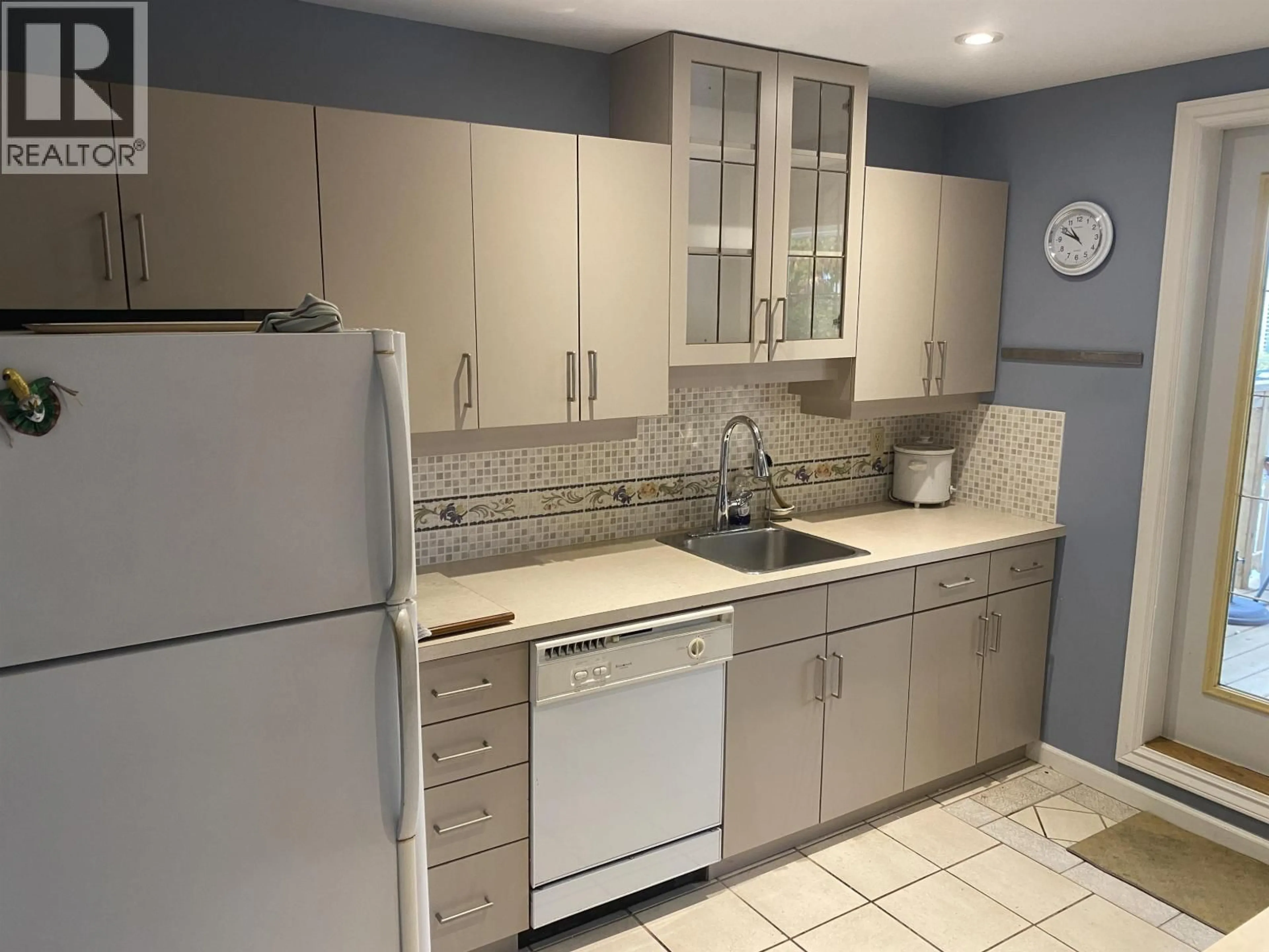 Standard kitchen, ceramic/tile floor for 401 - 601 NORTH ROAD, Coquitlam British Columbia V3J1P1