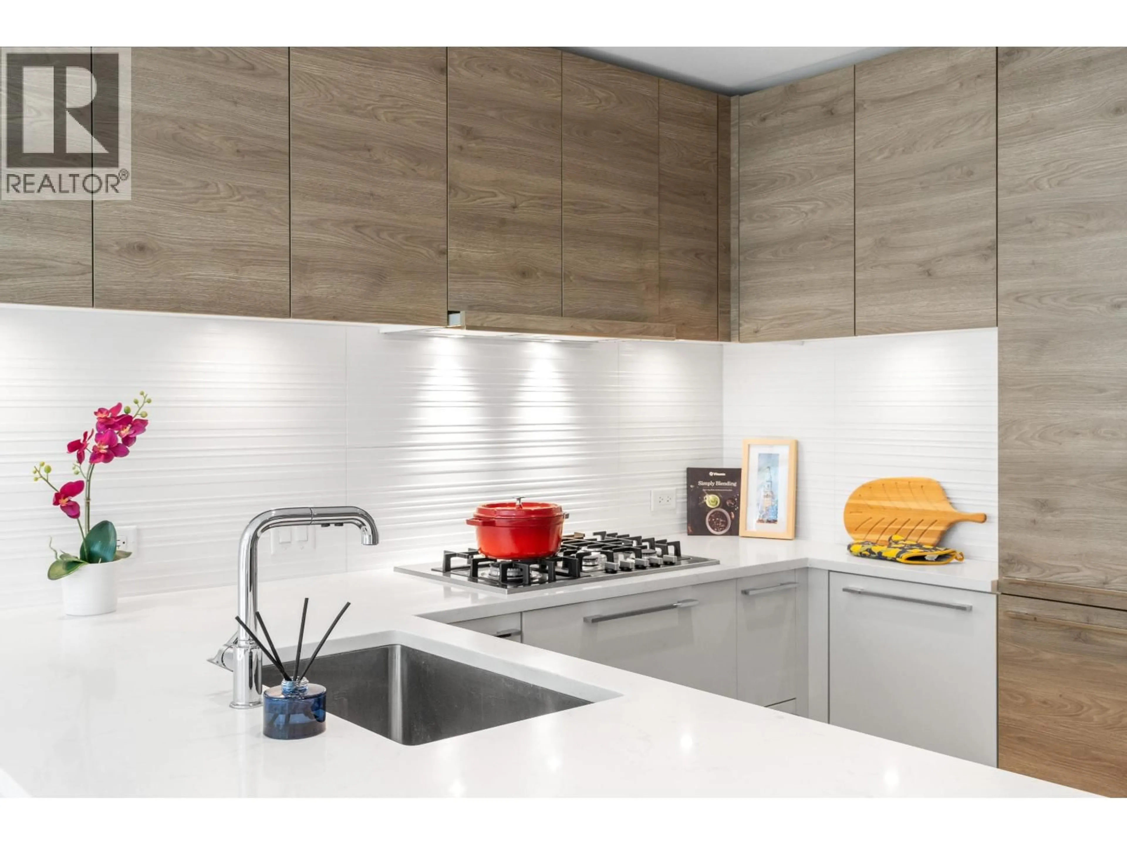 Contemporary kitchen, ceramic/tile floor for 410 - 7388 KINGSWAY, Burnaby British Columbia V3N0G9