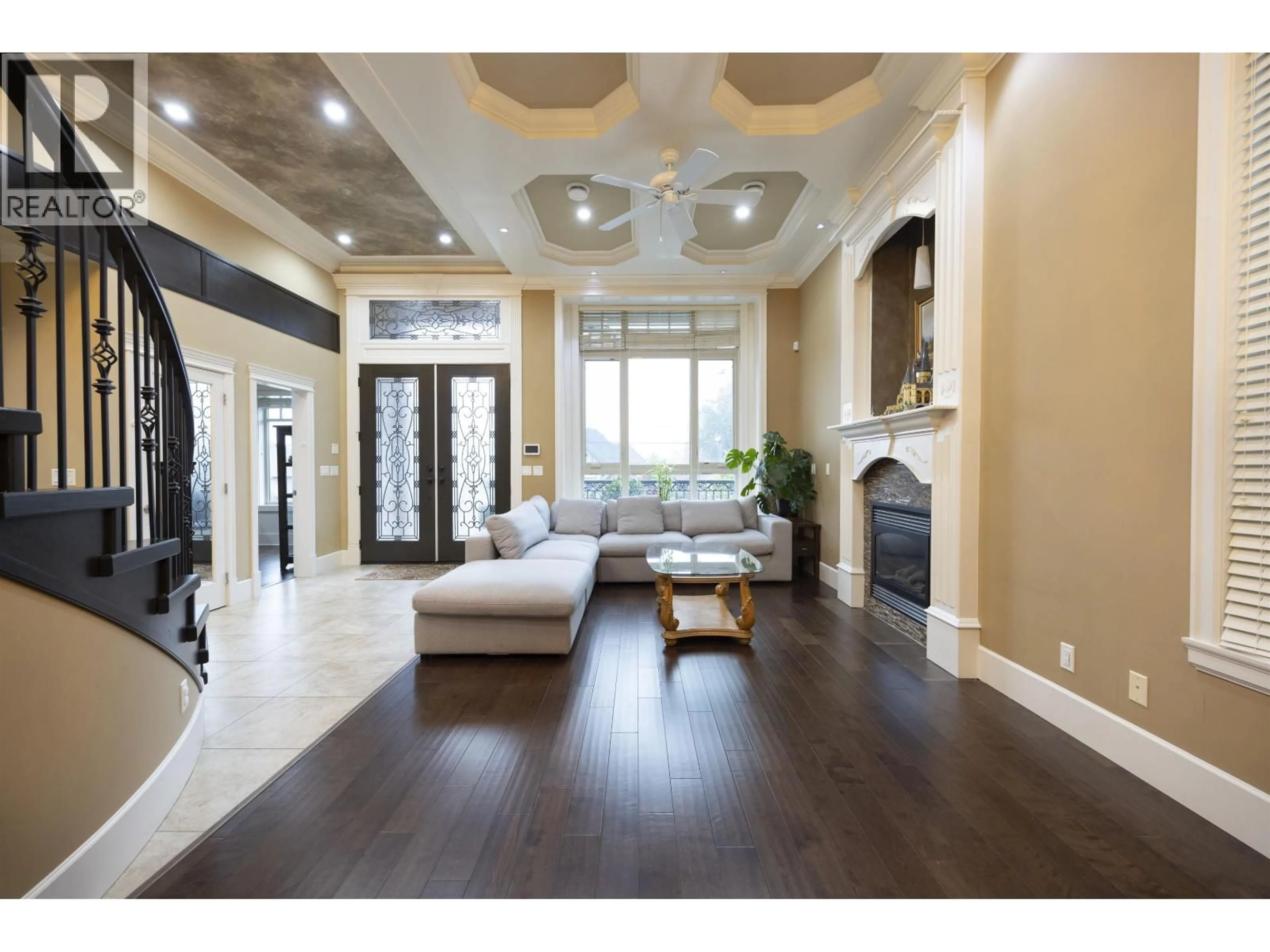 Indoor entryway for 913 QUADLING AVENUE, Coquitlam British Columbia V3K2A6