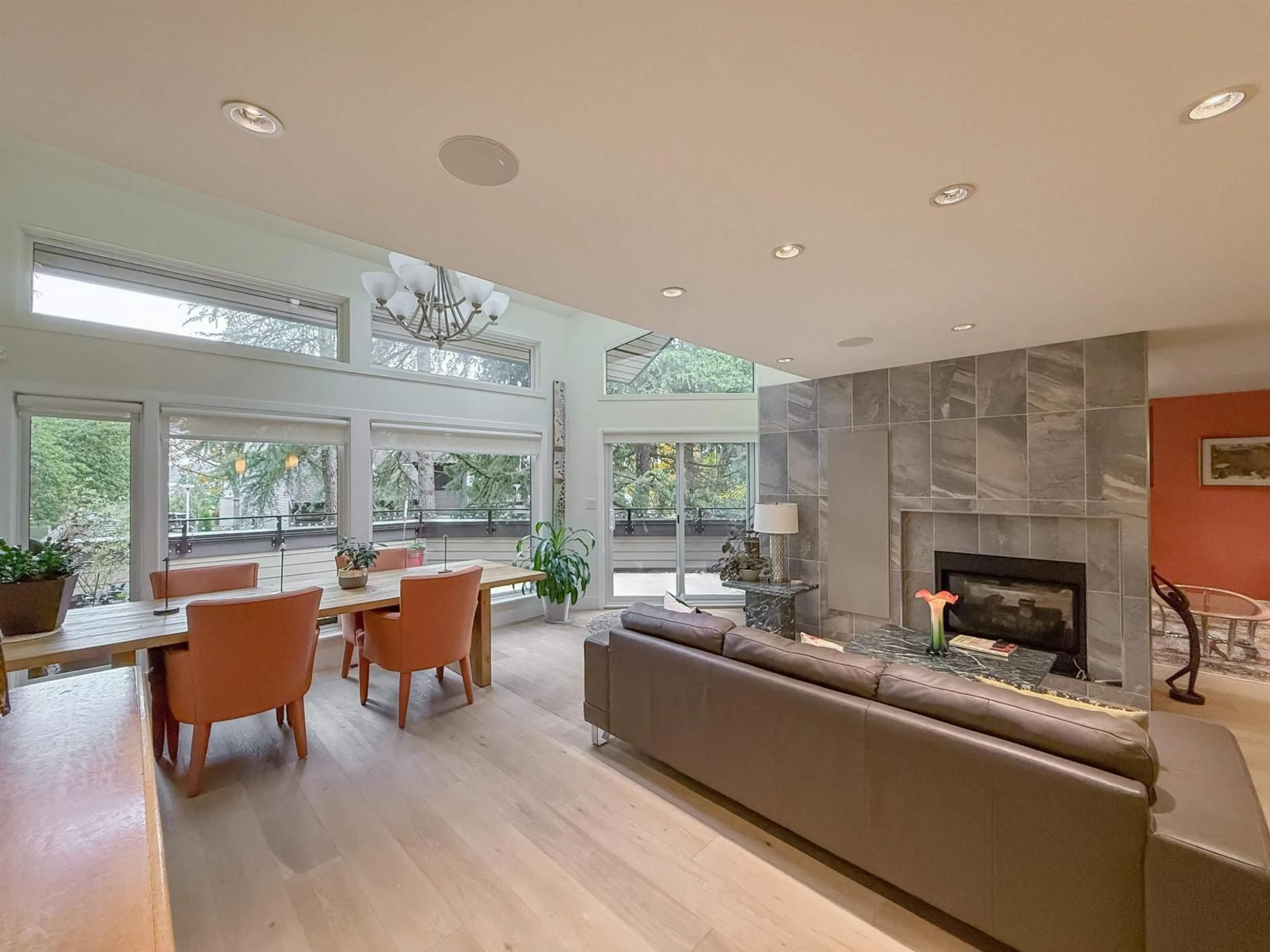 Living room with furniture, unknown for 3701 NICO WYND, Surrey British Columbia V4P1J1