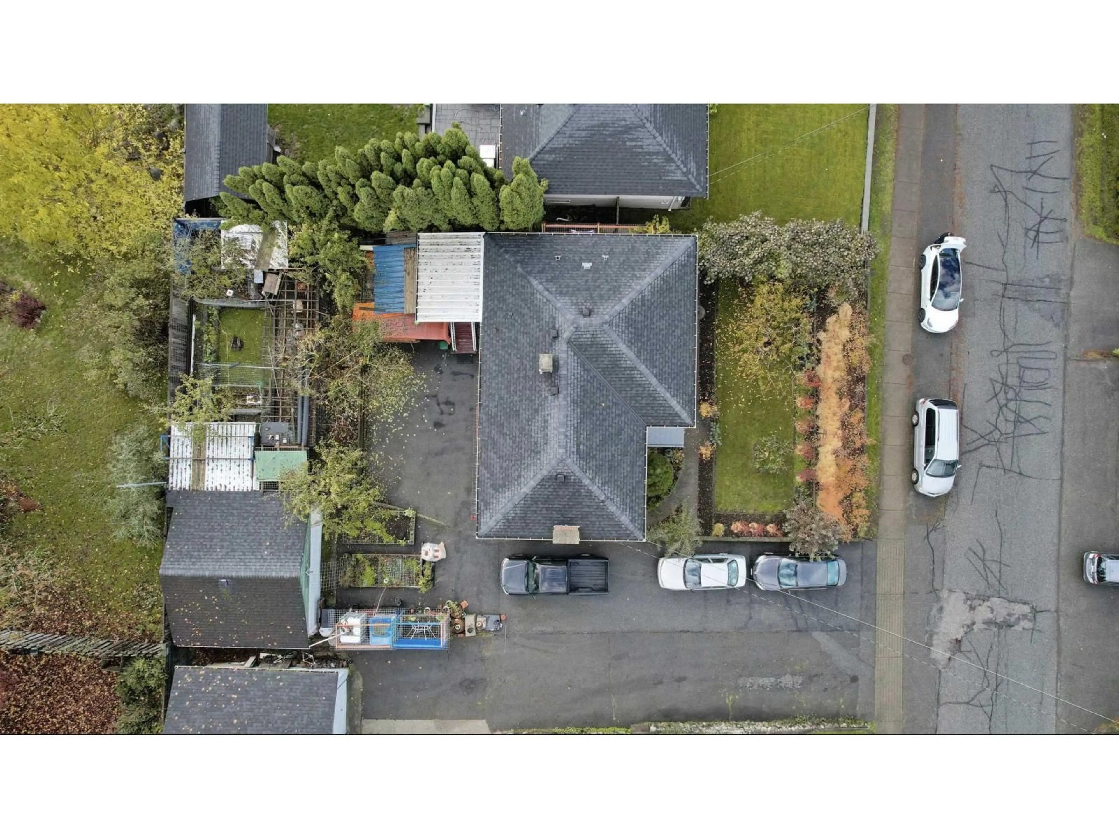 A pic from outside/outdoor area/front of a property/back of a property/a pic from drone, street for 8824 RUSSELL, Delta British Columbia V4C4P7