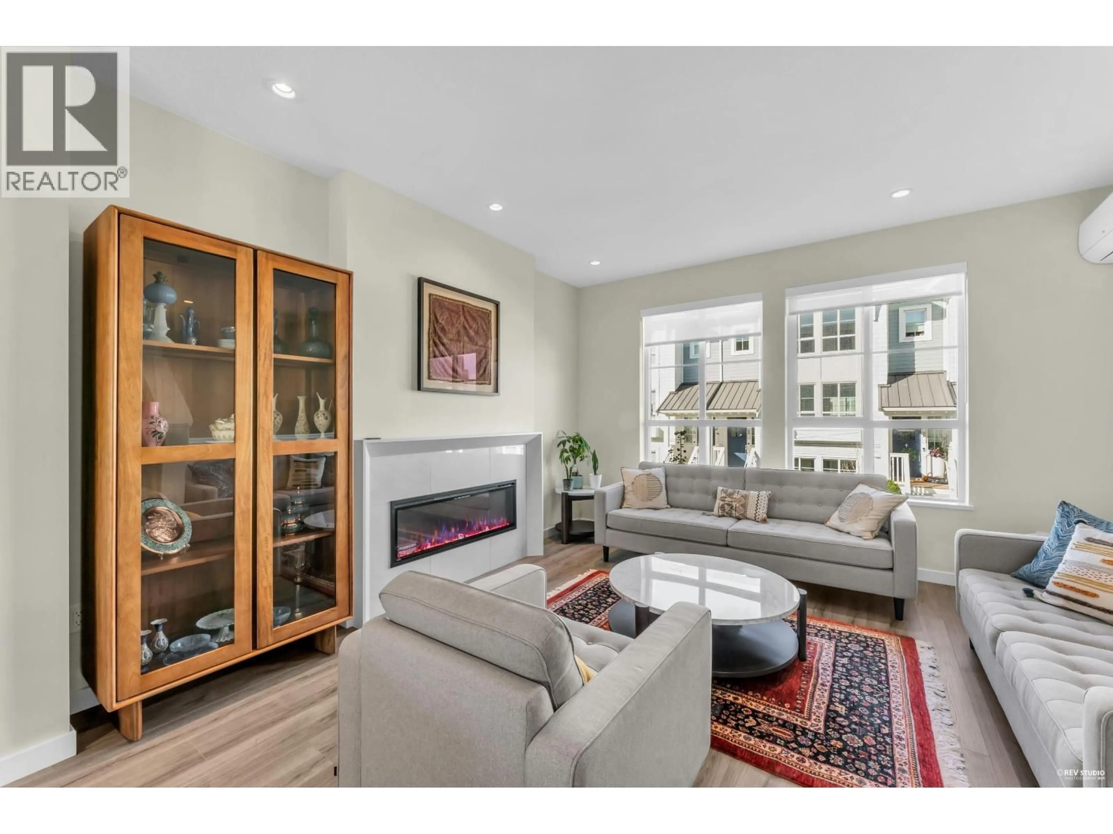 Living room with furniture, unknown for 71 - 5311 ADMIRAL WAY, Delta British Columbia V4K0E2