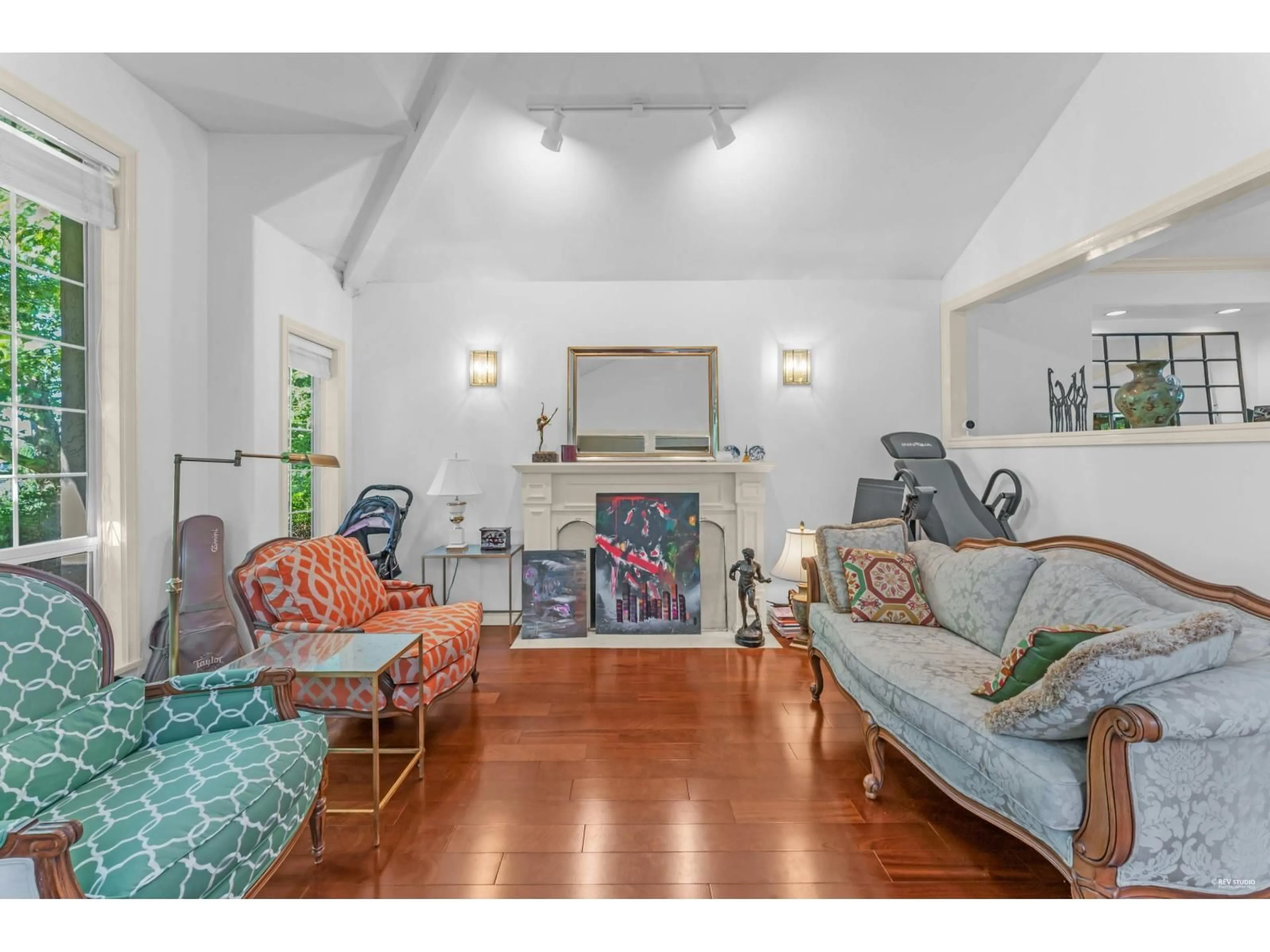 Living room with furniture, unknown for 2930 145A, Surrey British Columbia V4P1P7