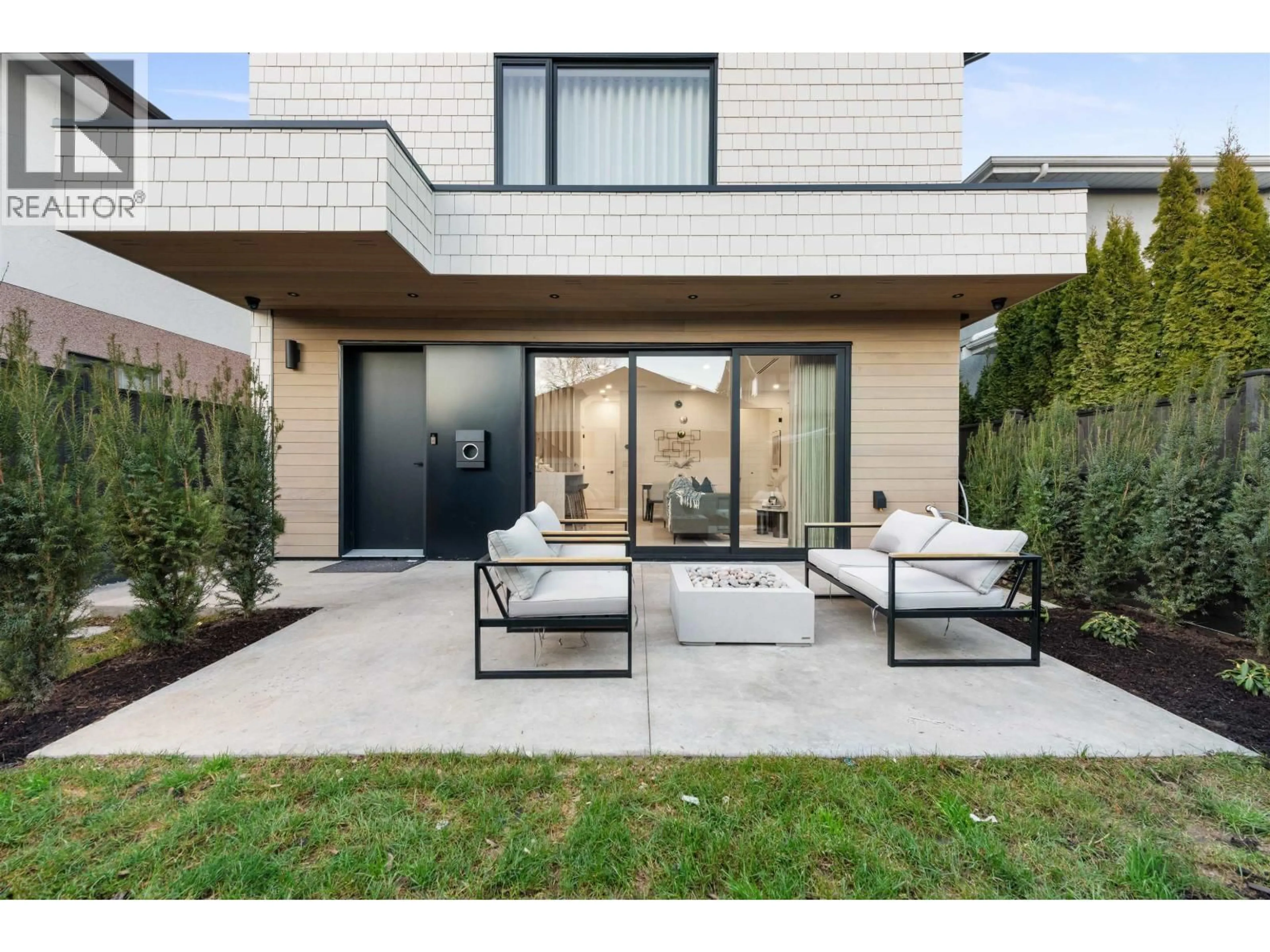 Patio, street for 2 - 280 32 AVENUE, Vancouver British Columbia V5V2Y3