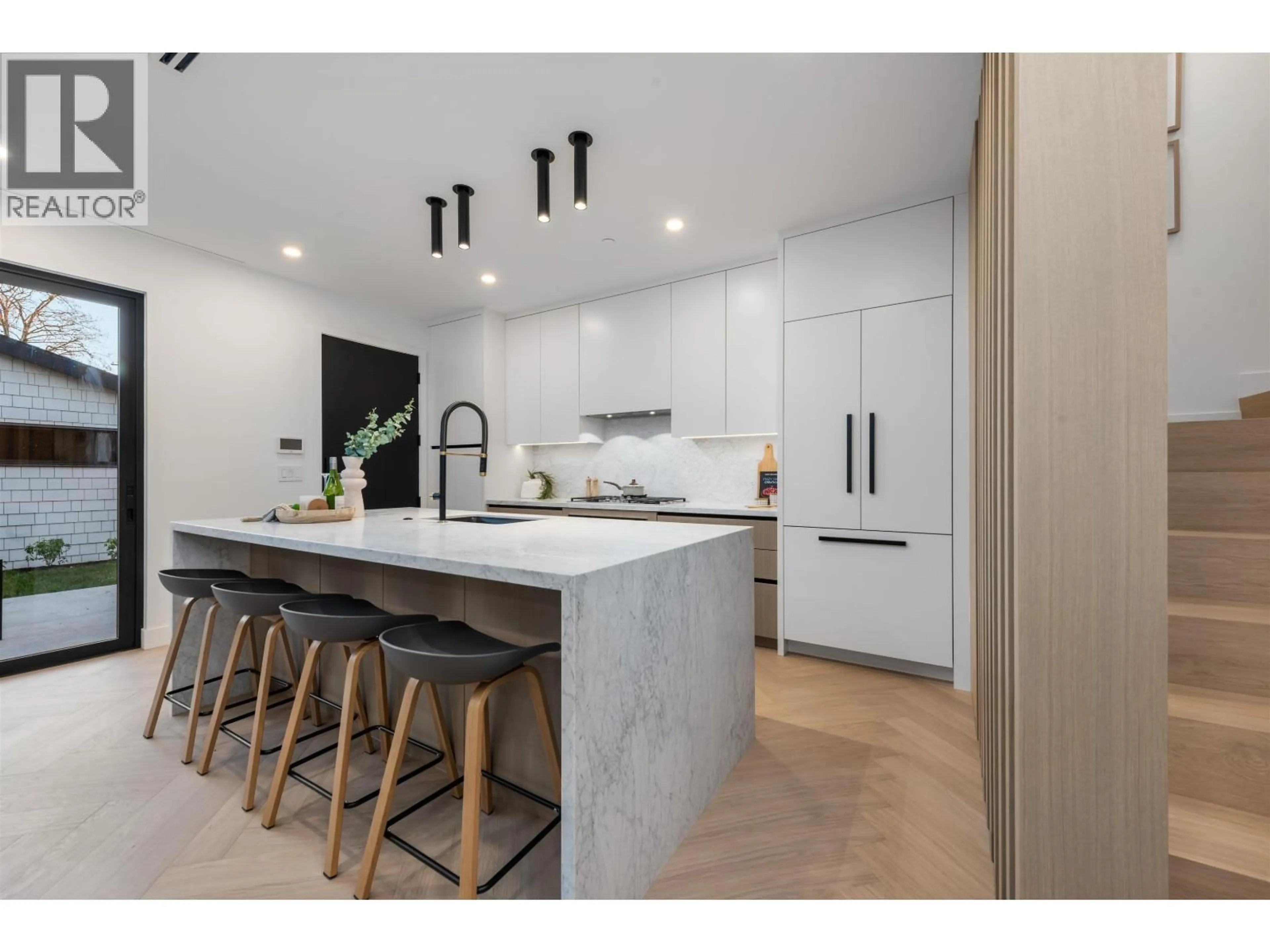 Contemporary kitchen, unknown for 2 - 280 32 AVENUE, Vancouver British Columbia V5V2Y3