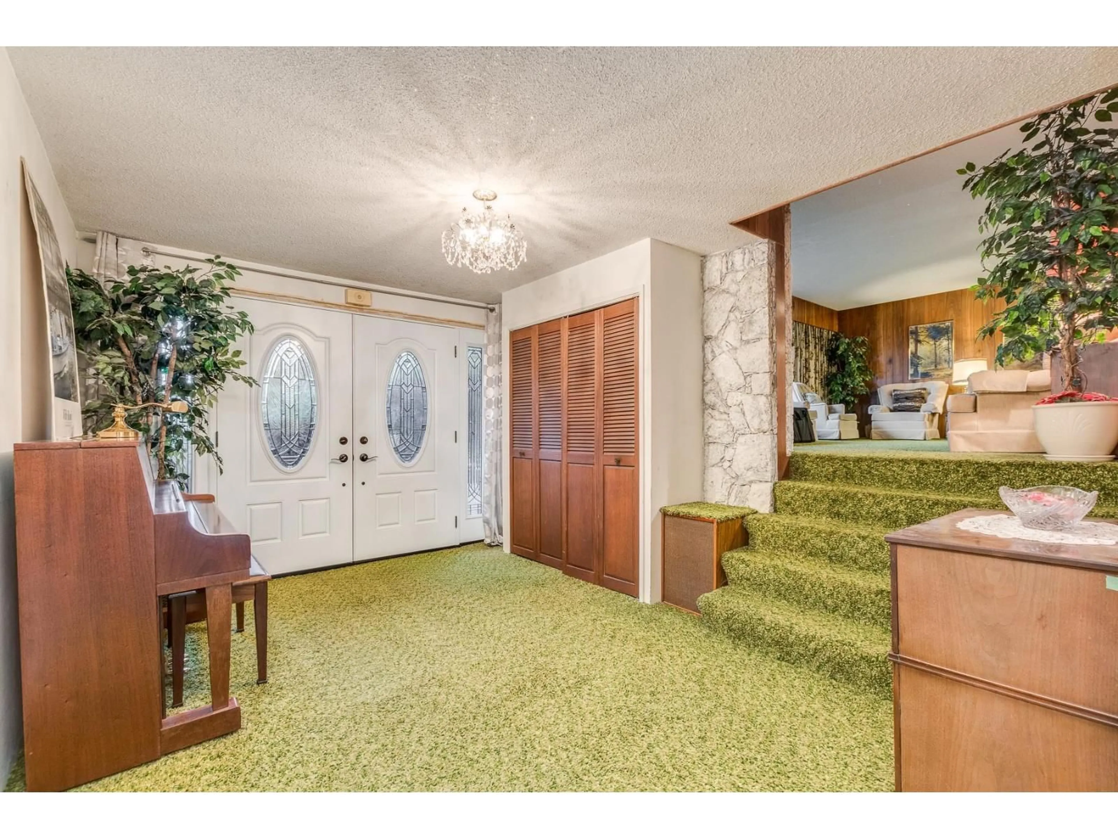 Indoor foyer for 14457 110, Surrey British Columbia V3R2A4