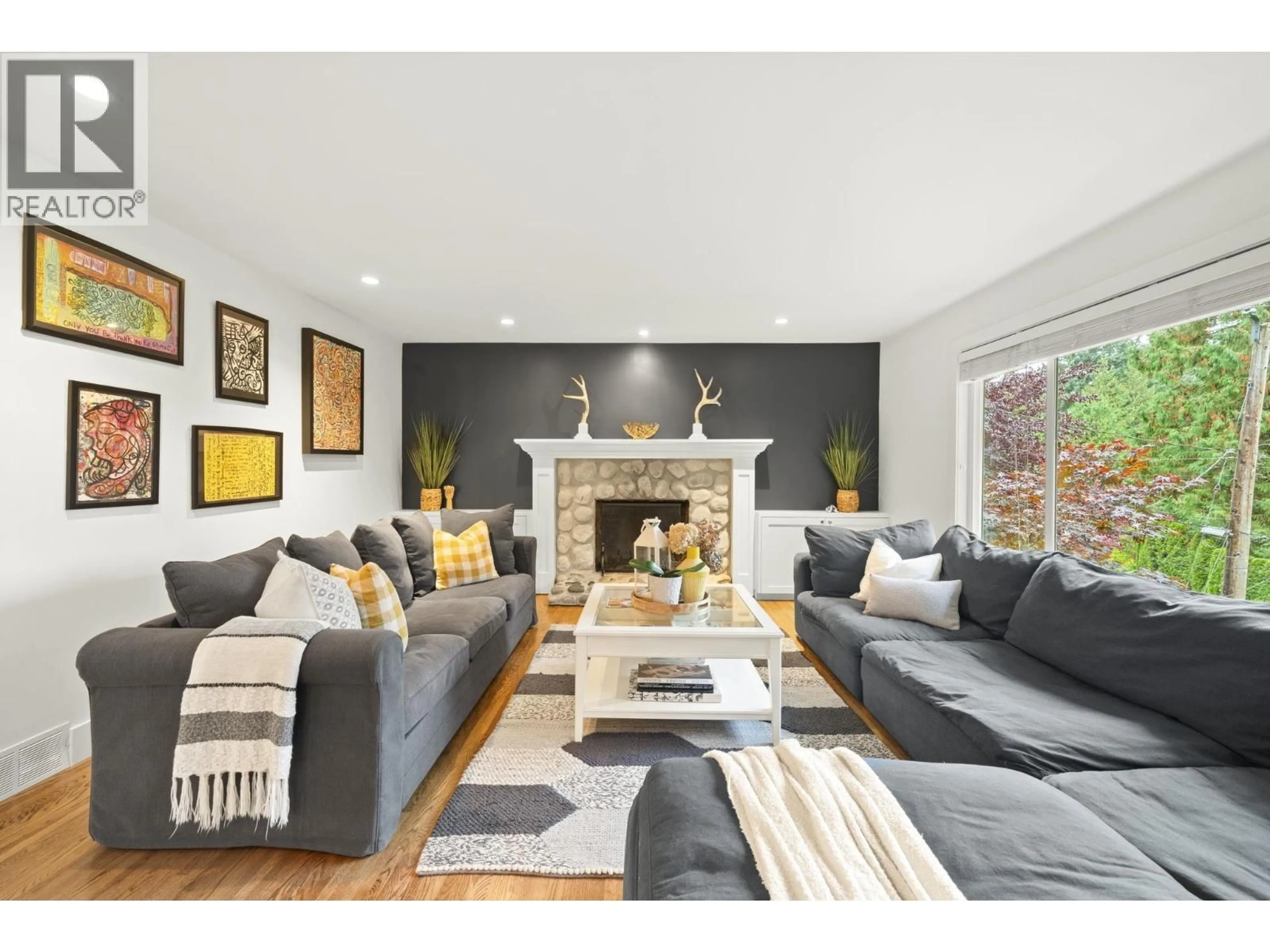 Living room with furniture, unknown for 5540 GREENLEAF ROAD, Vancouver British Columbia V7W1N6
