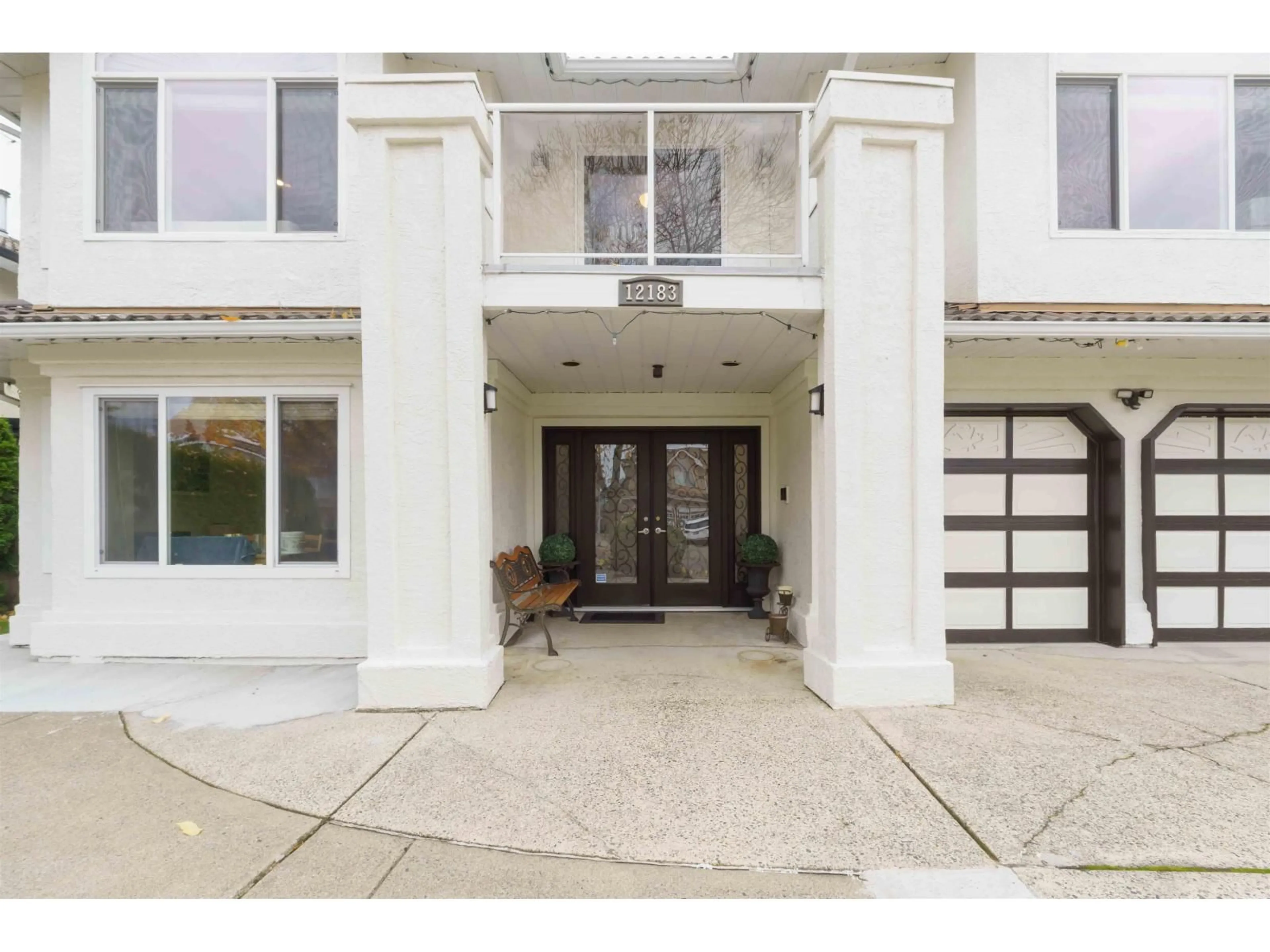 Indoor entryway for 12183 77, Surrey British Columbia V3W1J3